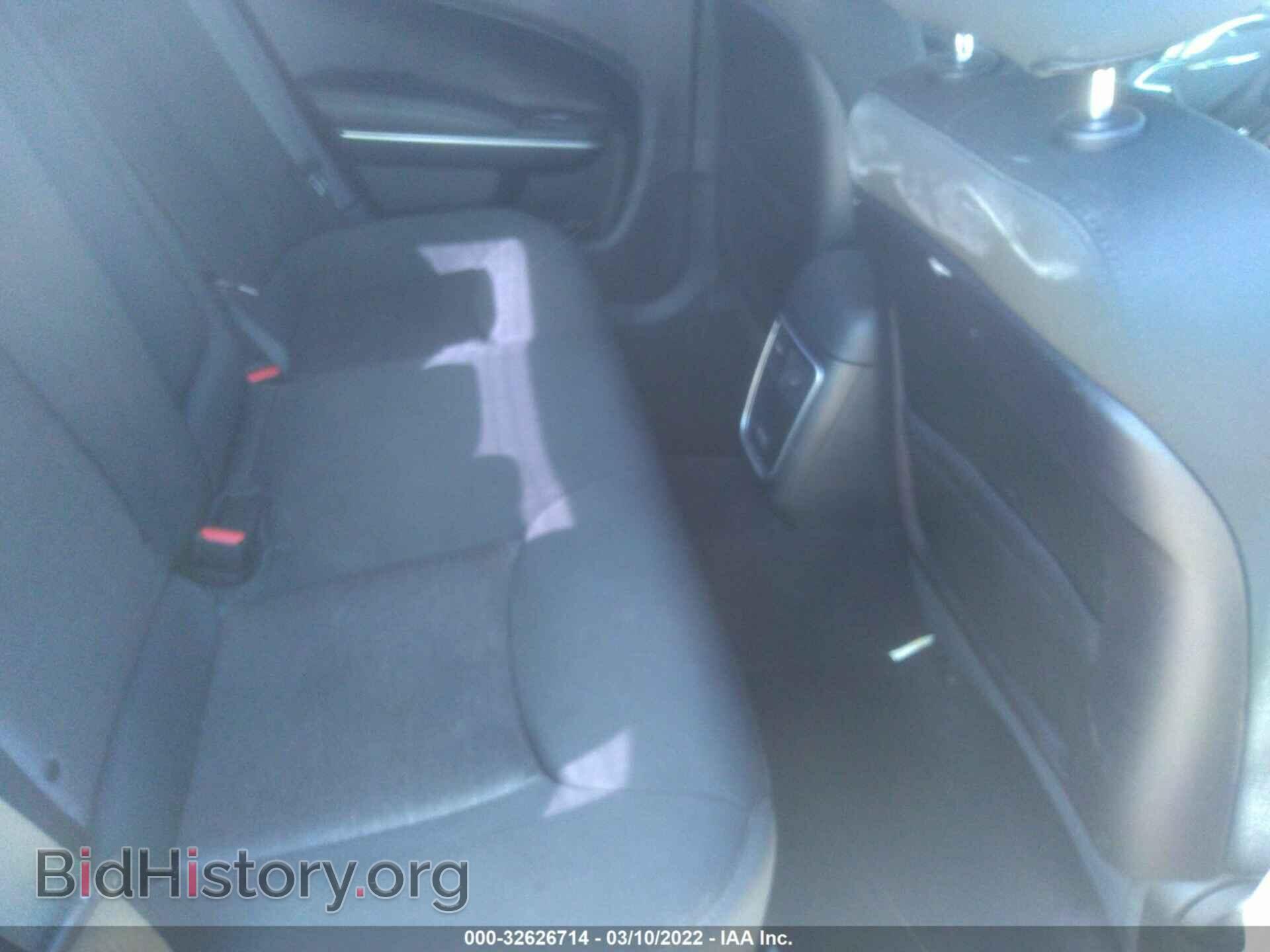2019 CHRYSLER 300 - VIN: 2C3CCAAG5KH755671 - Фото 8