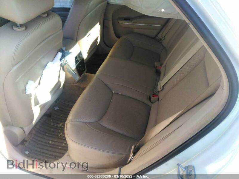 2012 Chrysler 300 (VIN 2C3CCAHG2CH275174) — photo 8 of 12