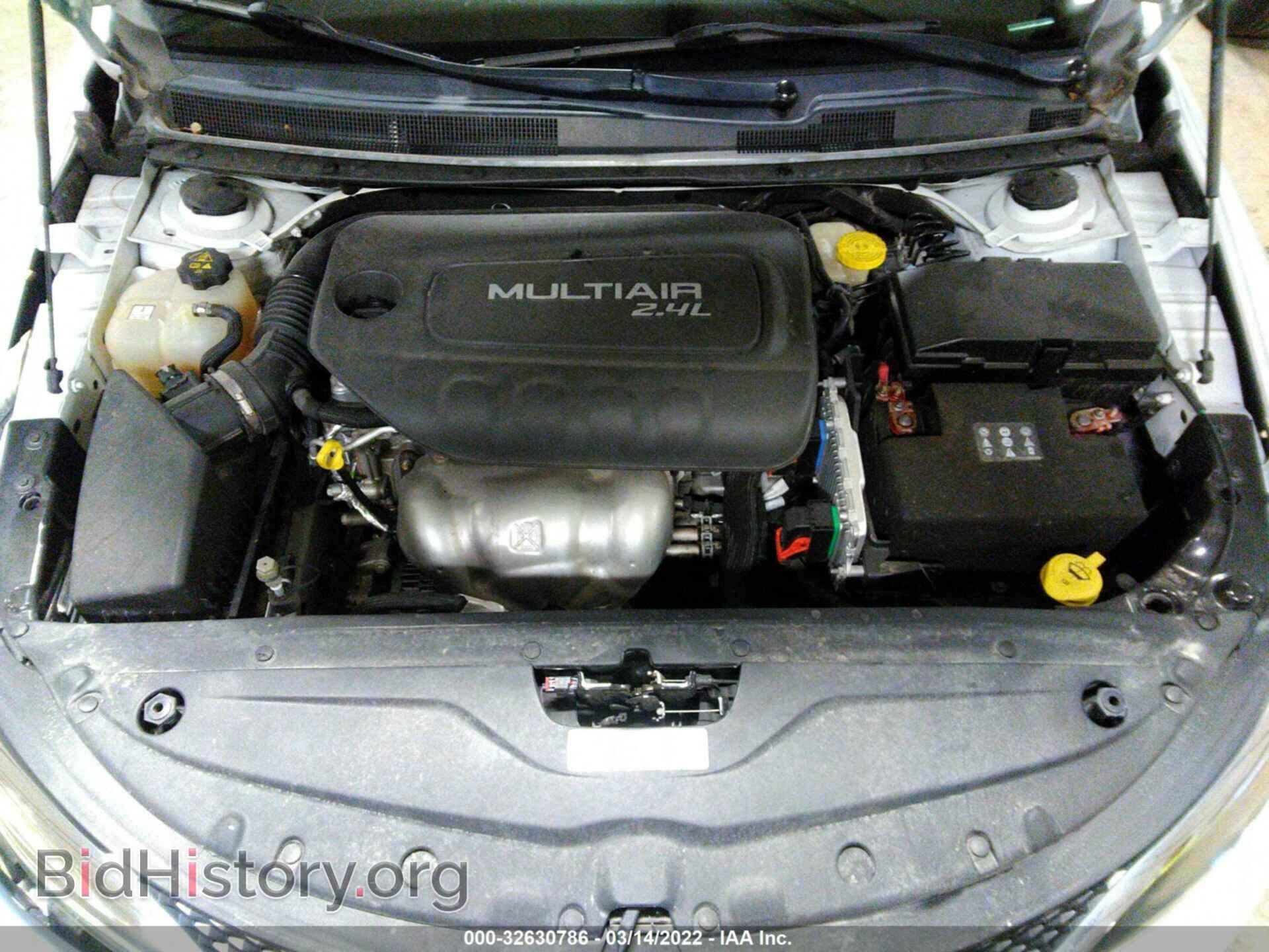 2016 CHRYSLER 200 - VIN: 1C3CCCAB6GN168541 - Фото 10