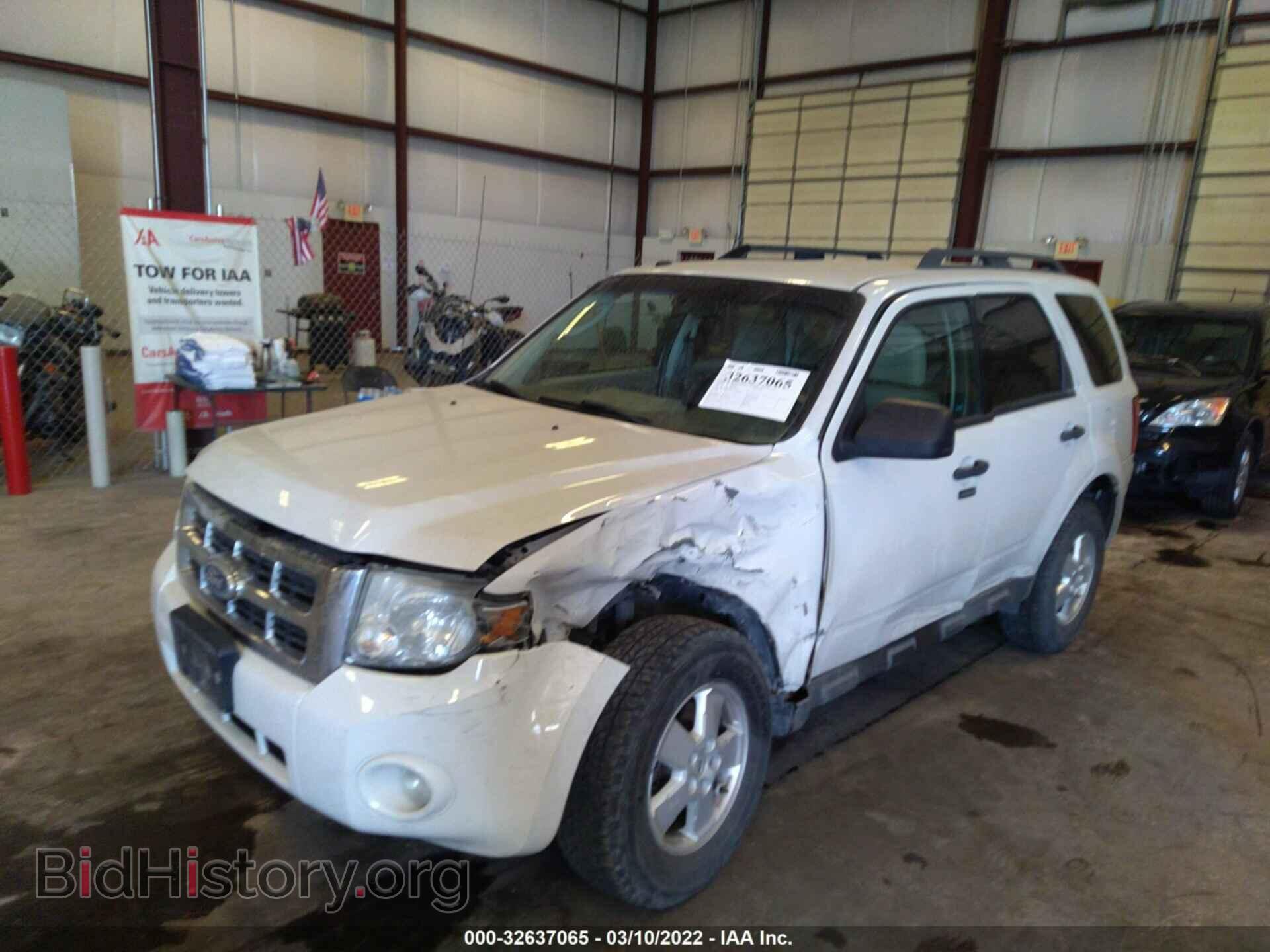2011 FORD ESCAPE - VIN: 1FMCU0D75BKA75949 - Фото 2