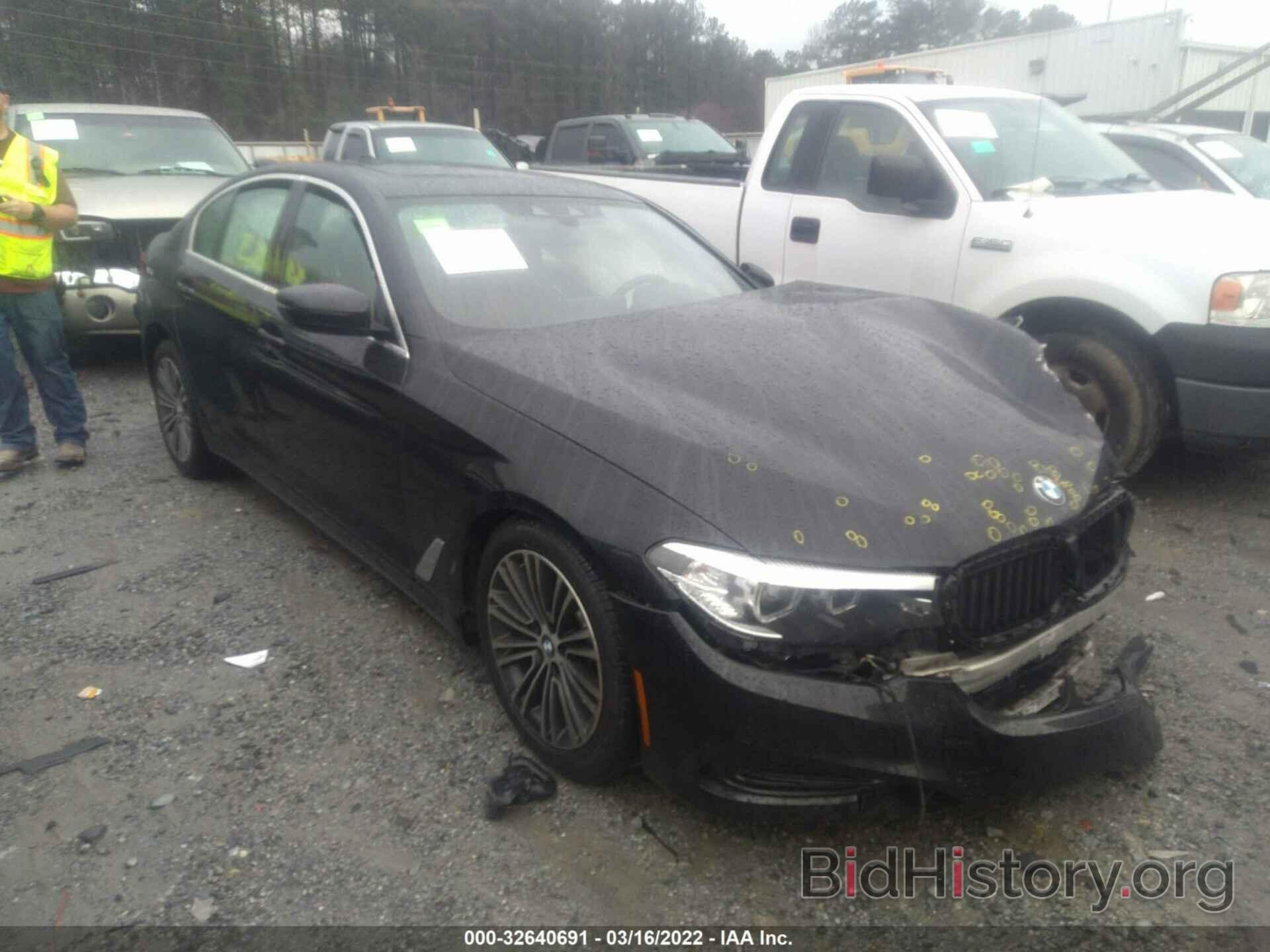 Photo WBAJA5C53KBX87827 - BMW 5 SERIES 2019