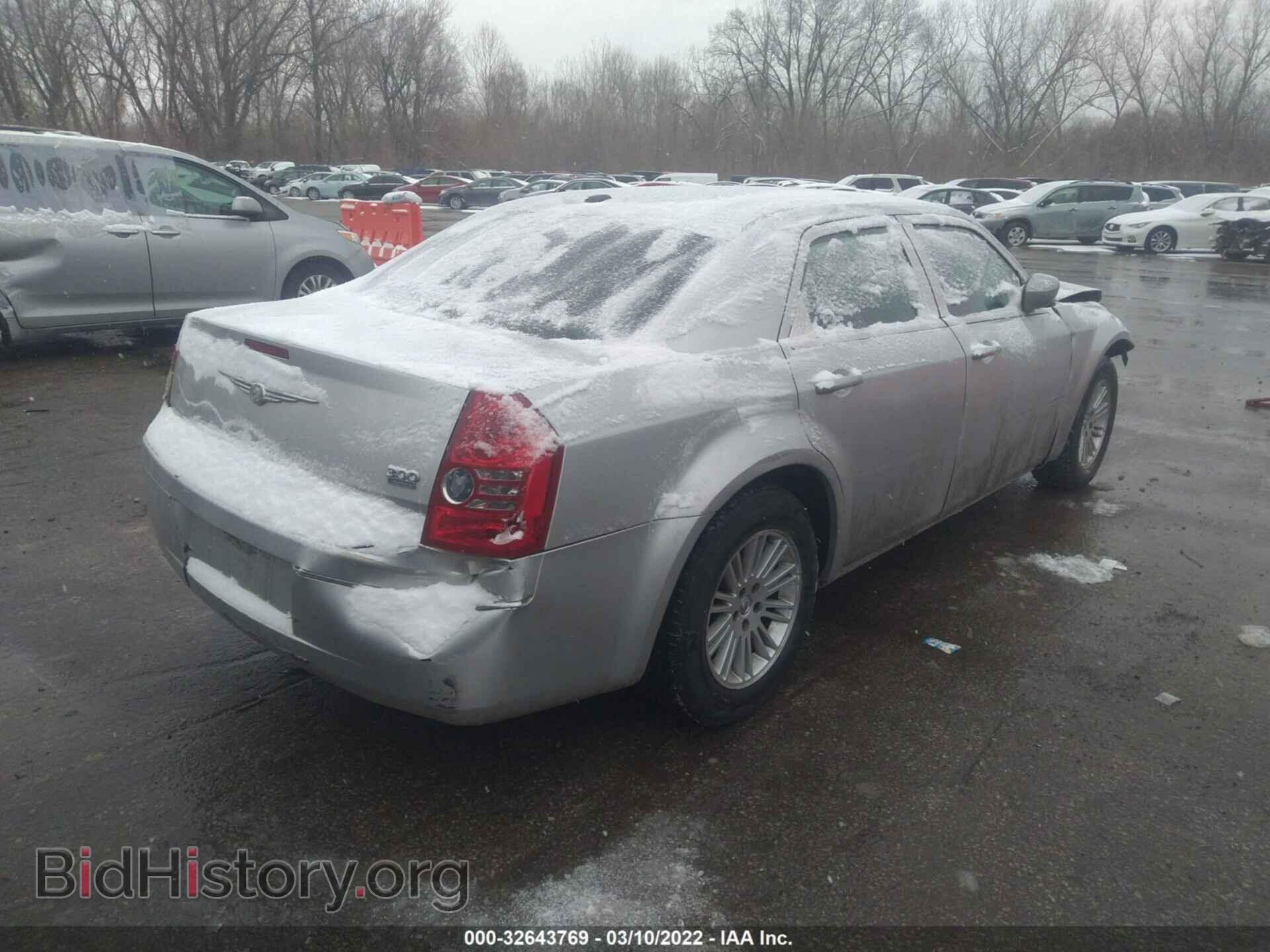 2010 CHRYSLER 300 - VIN: 2C3CA5CVXAH263256 - Фото 4