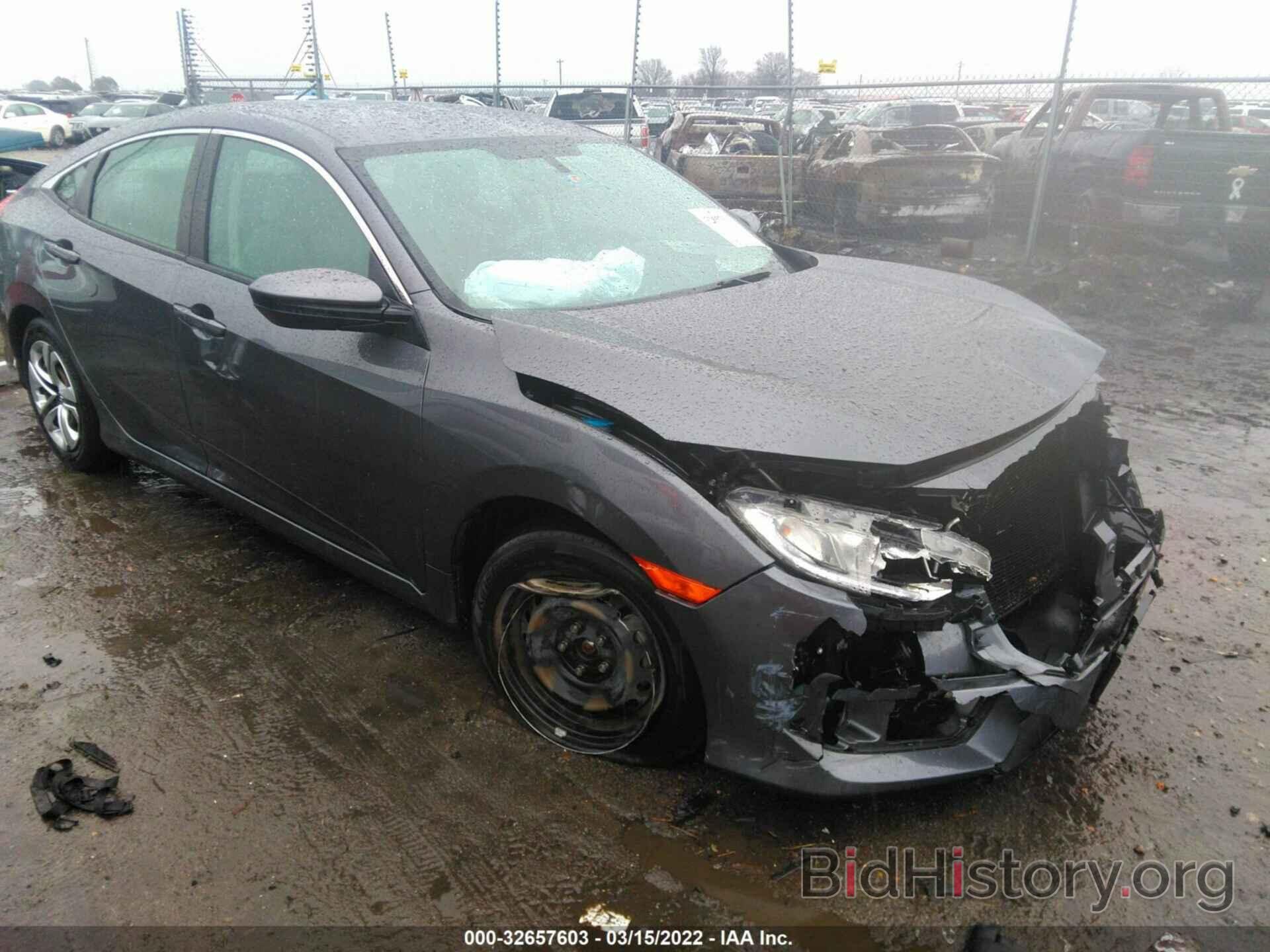 Photo 19XFC2F52JE008951 - HONDA CIVIC SEDAN 2018