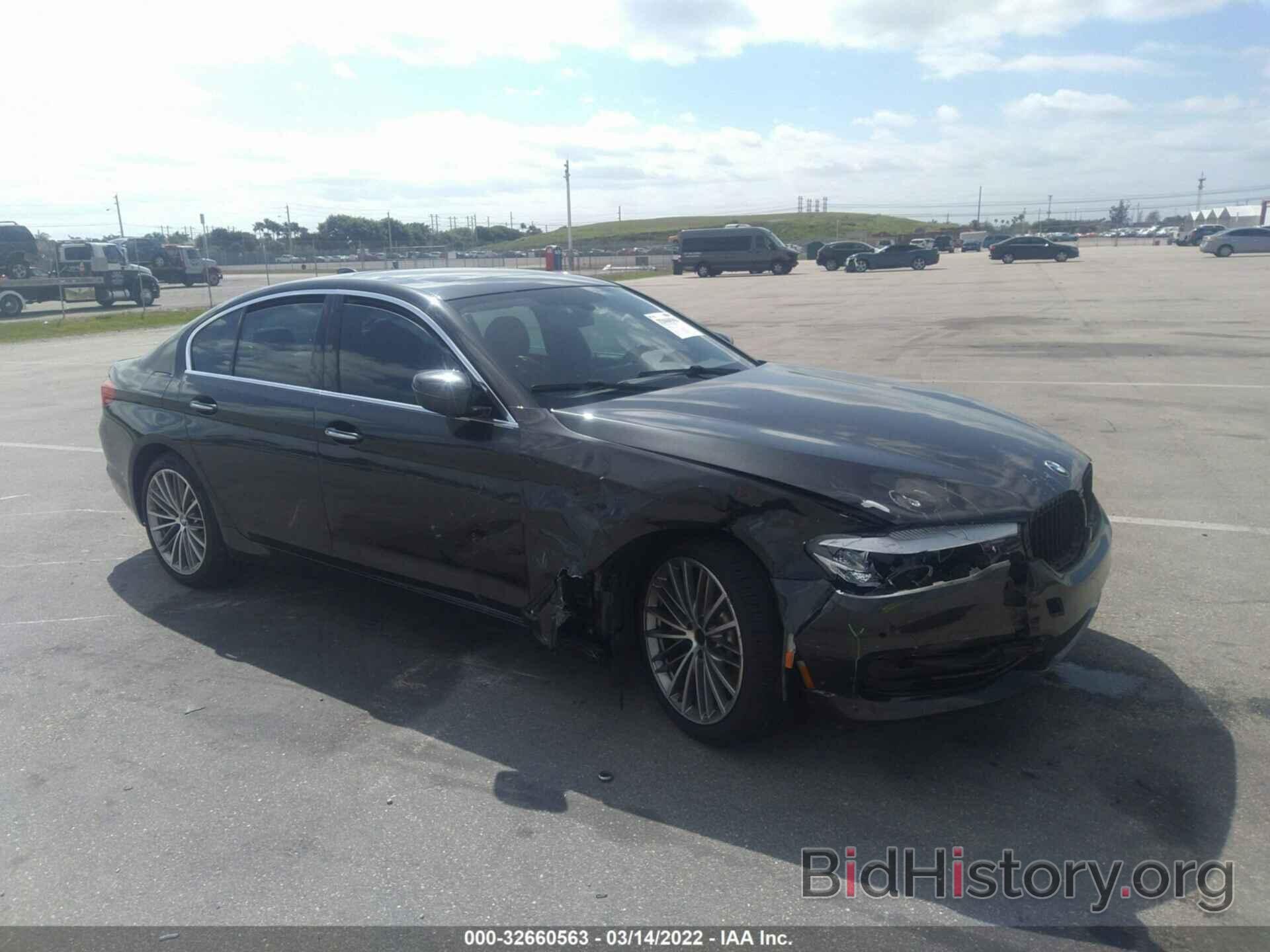 Photo WBAJA5C53JWA39377 - BMW 5 SERIES 2018