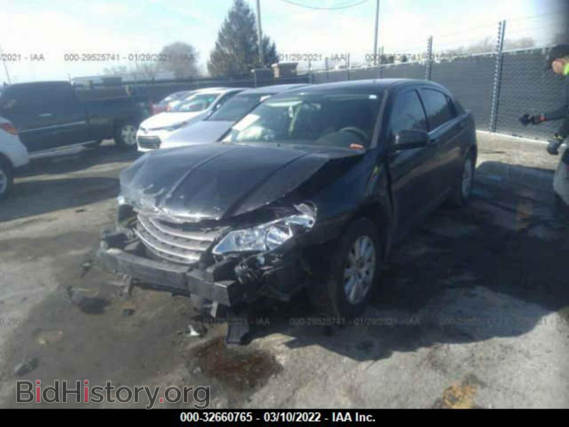 2010 CHRYSLER SEBRING - VIN: 1C3CC4FB2AN183981 - Фото 2
