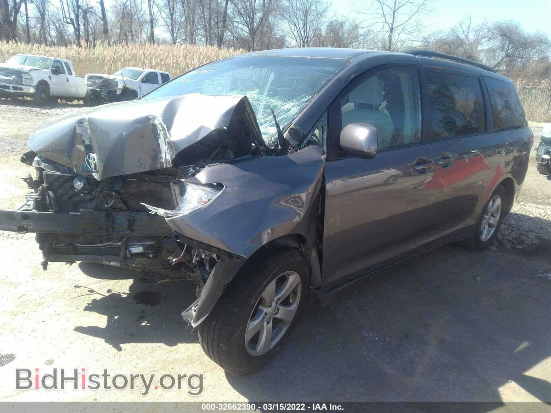 2013 TOYOTA SIENNA - VIN: 5TDKK3DC8DS303703 - Фото 2