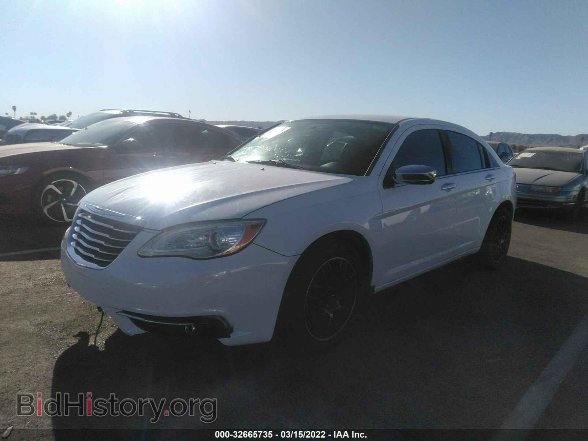 2013 CHRYSLER 200 - VIN: 1C3CCBCG5DN520281 - Фото 2