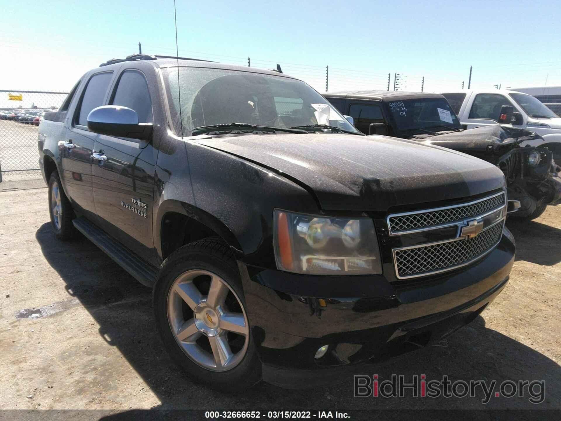 Photo 3GNMCFE03BG178849 - CHEVROLET AVALANCHE 2011