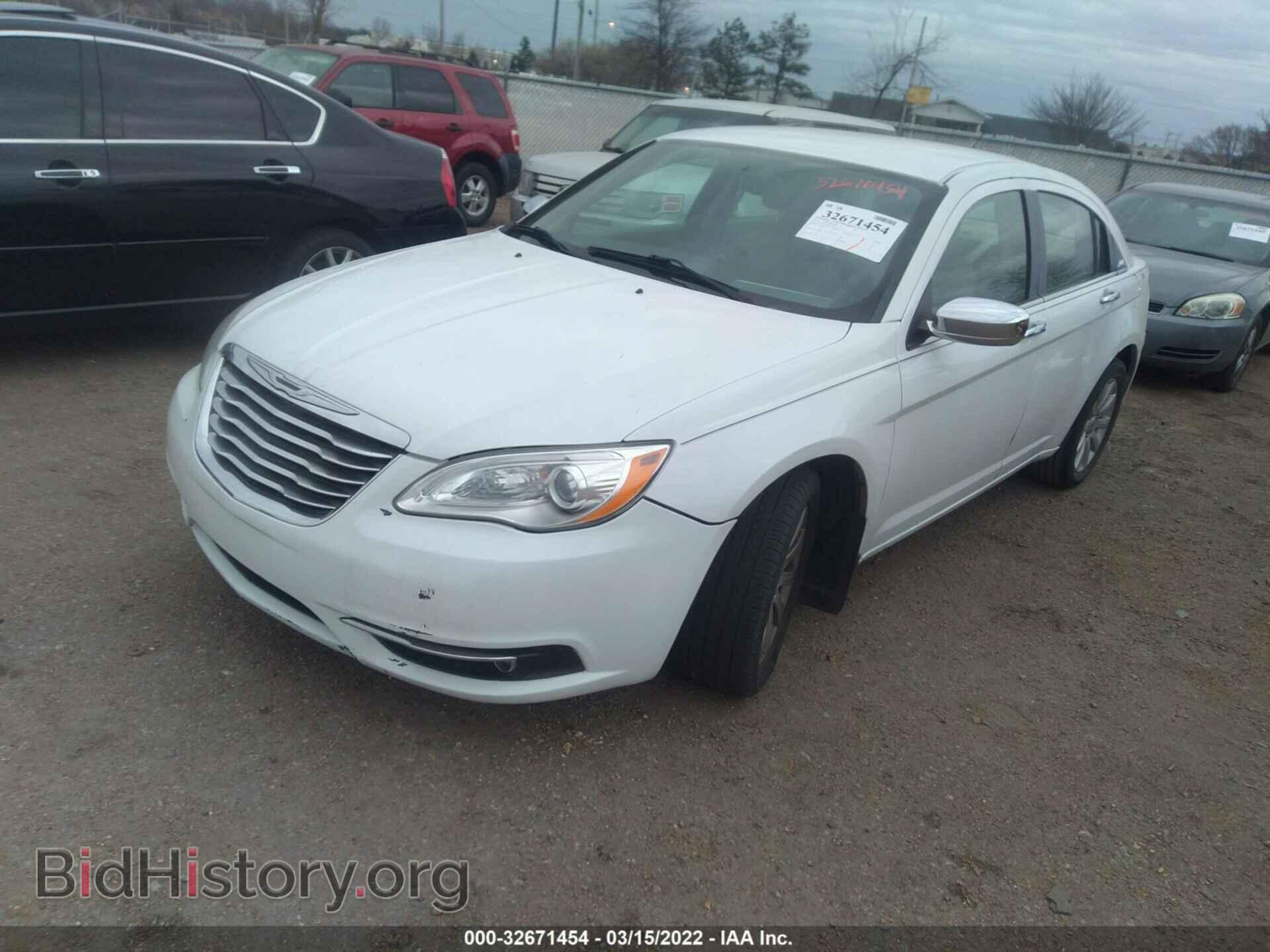 2013 CHRYSLER 200 - VIN: 1C3CCBCG2DN542304 - Фото 2