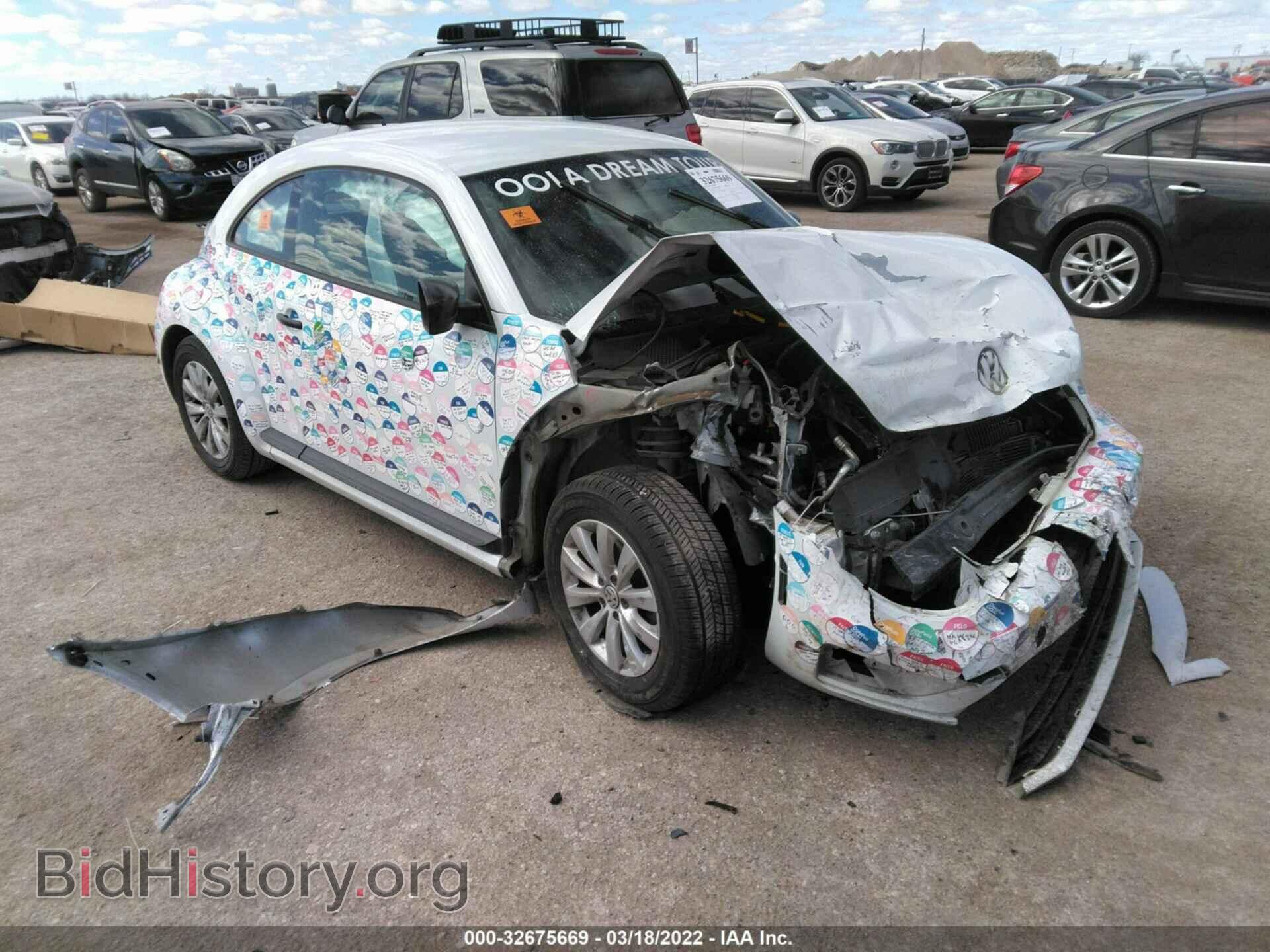 Photo 3VWFD7AT5JM701757 - VOLKSWAGEN BEETLE 2018
