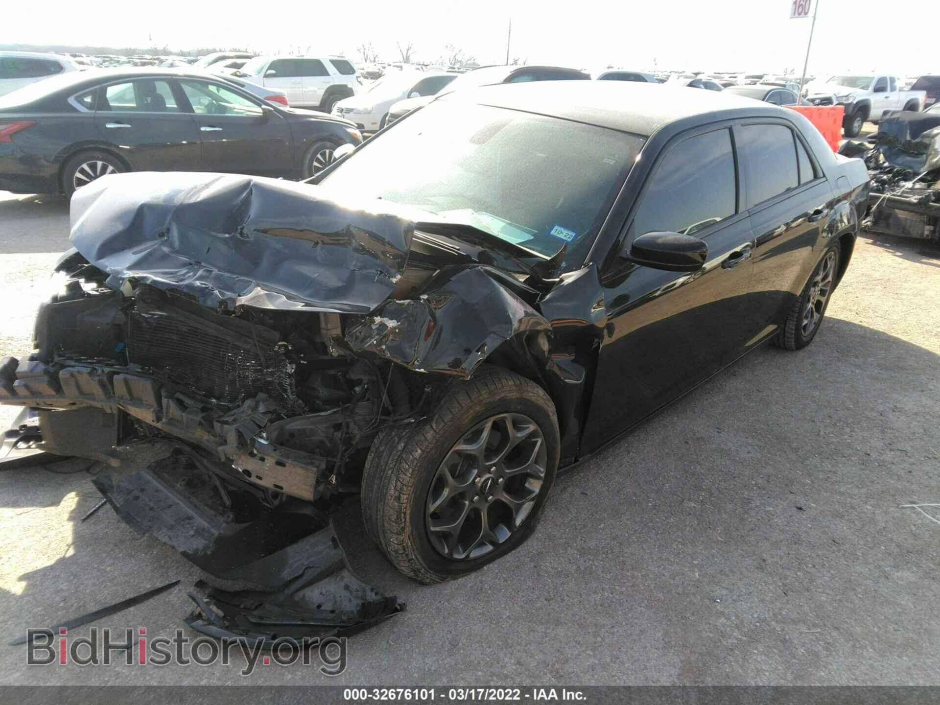 2017 CHRYSLER 300 - VIN: 2C3CCAGGXHH637700 - Фото 2