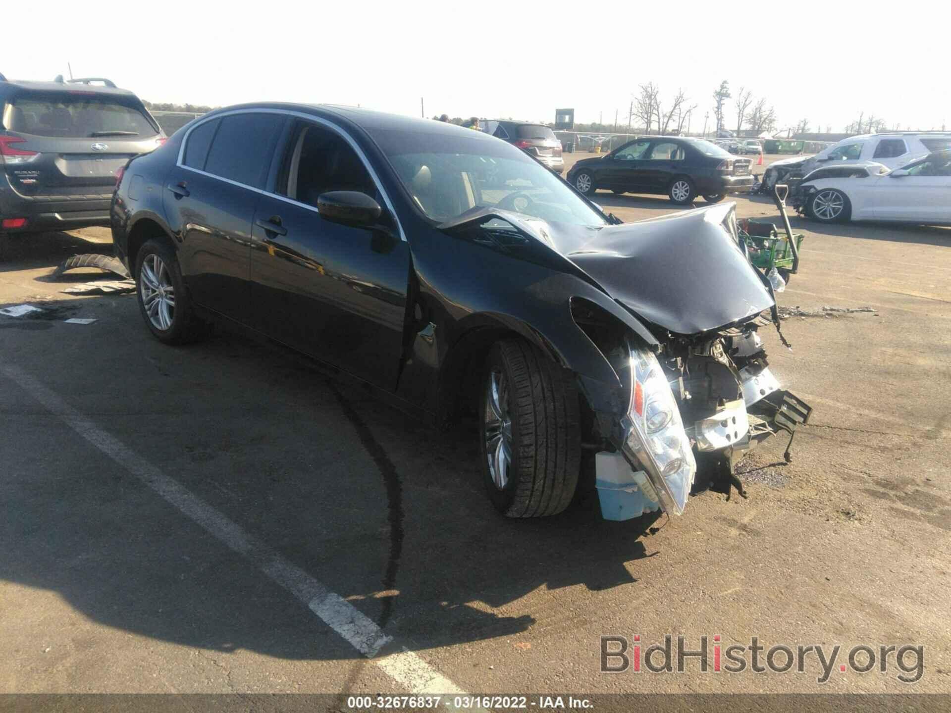 Photo JN1CV6AR7FM523681 - INFINITI Q40 2015