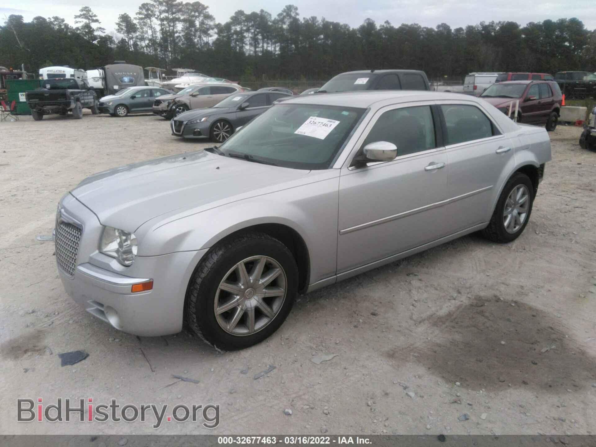 2010 CHRYSLER 300 - VIN: 2C3CA3CV2AH140264 - Фото 2