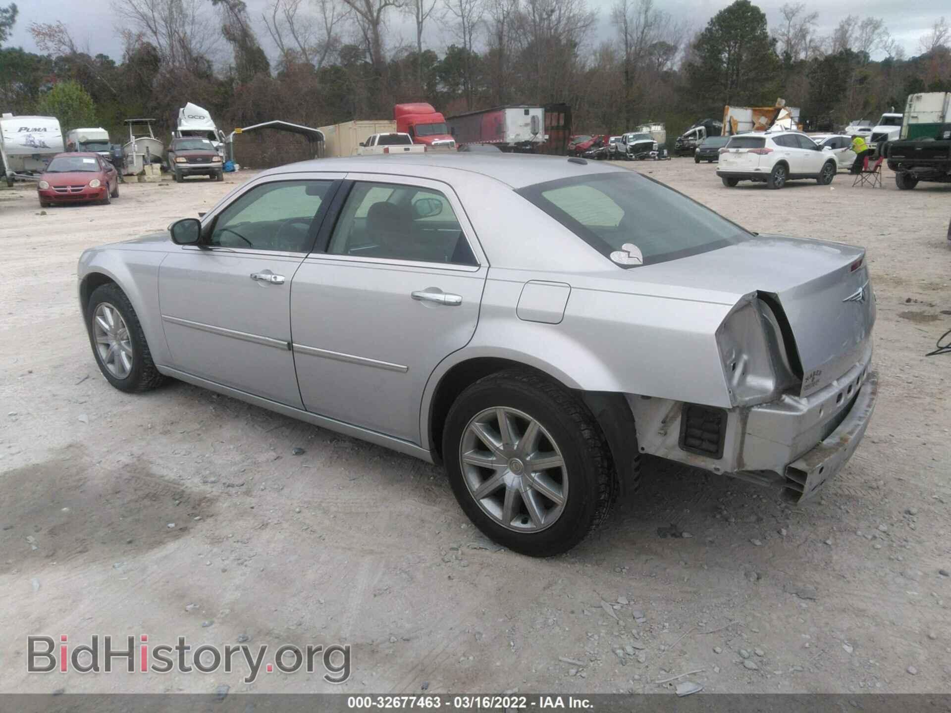2010 CHRYSLER 300 - VIN: 2C3CA3CV2AH140264 - Фото 3