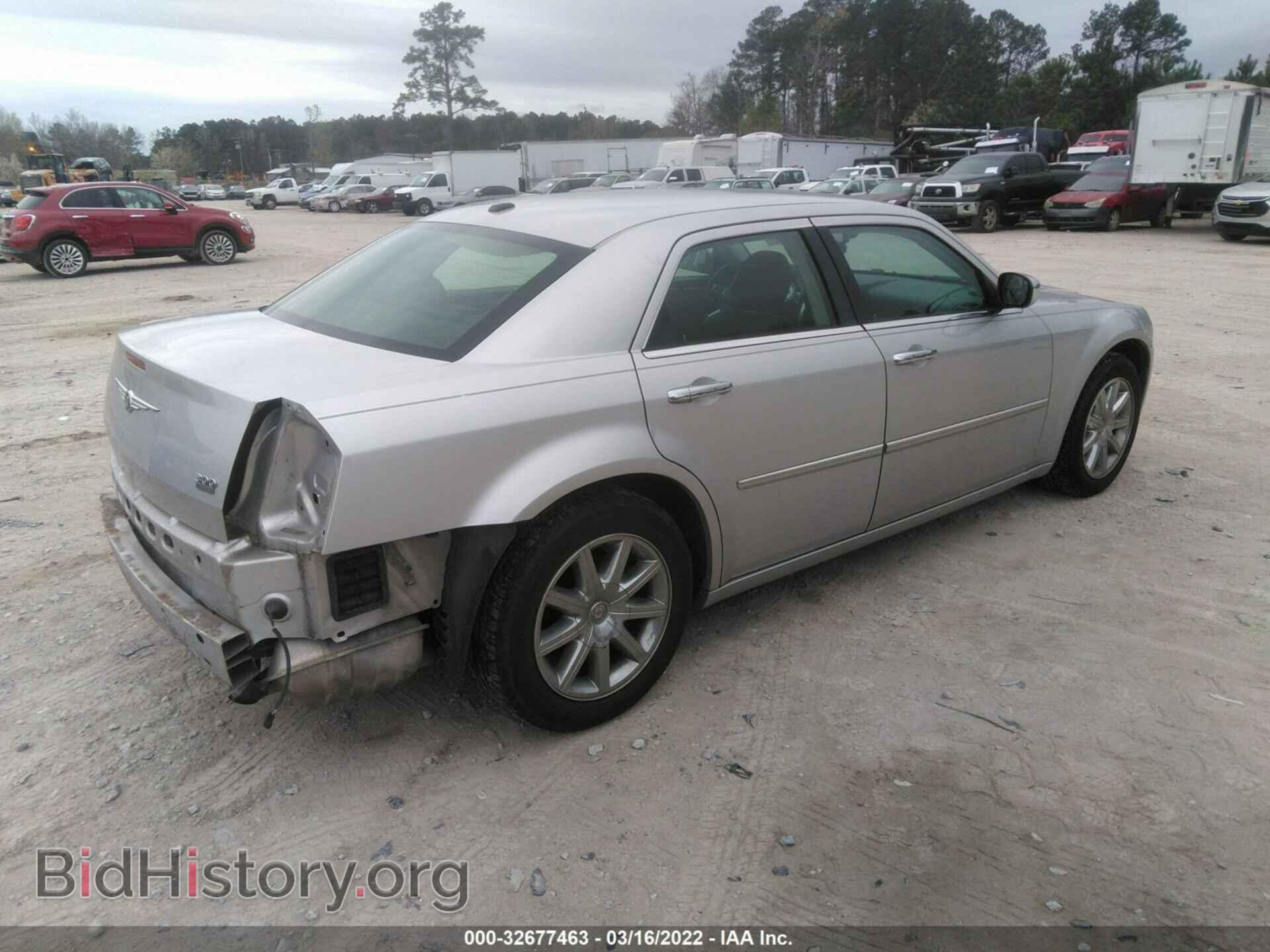 2010 CHRYSLER 300 - VIN: 2C3CA3CV2AH140264 - Фото 4