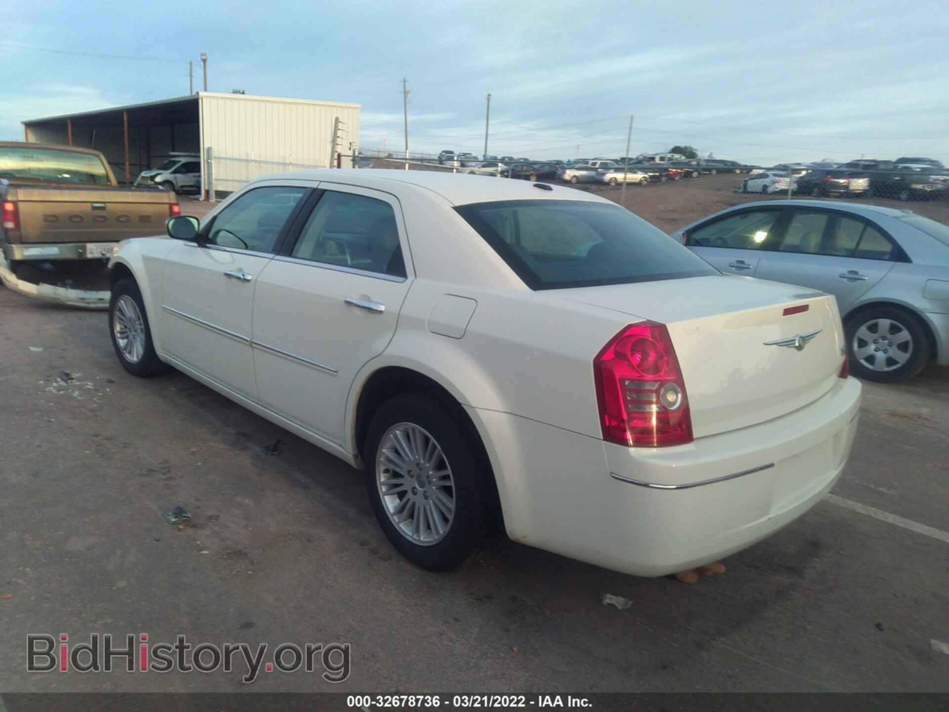 2010 CHRYSLER 300 - VIN: 2C3CA5CV6AH327003 - Фото 3