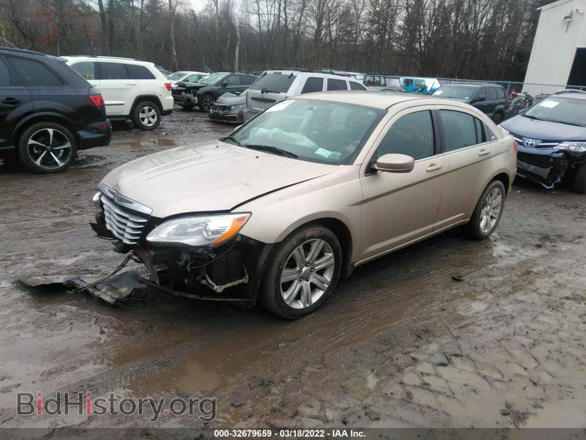 2013 CHRYSLER 200 - VIN: 1C3CCBAB3DN761411 - Фото 2