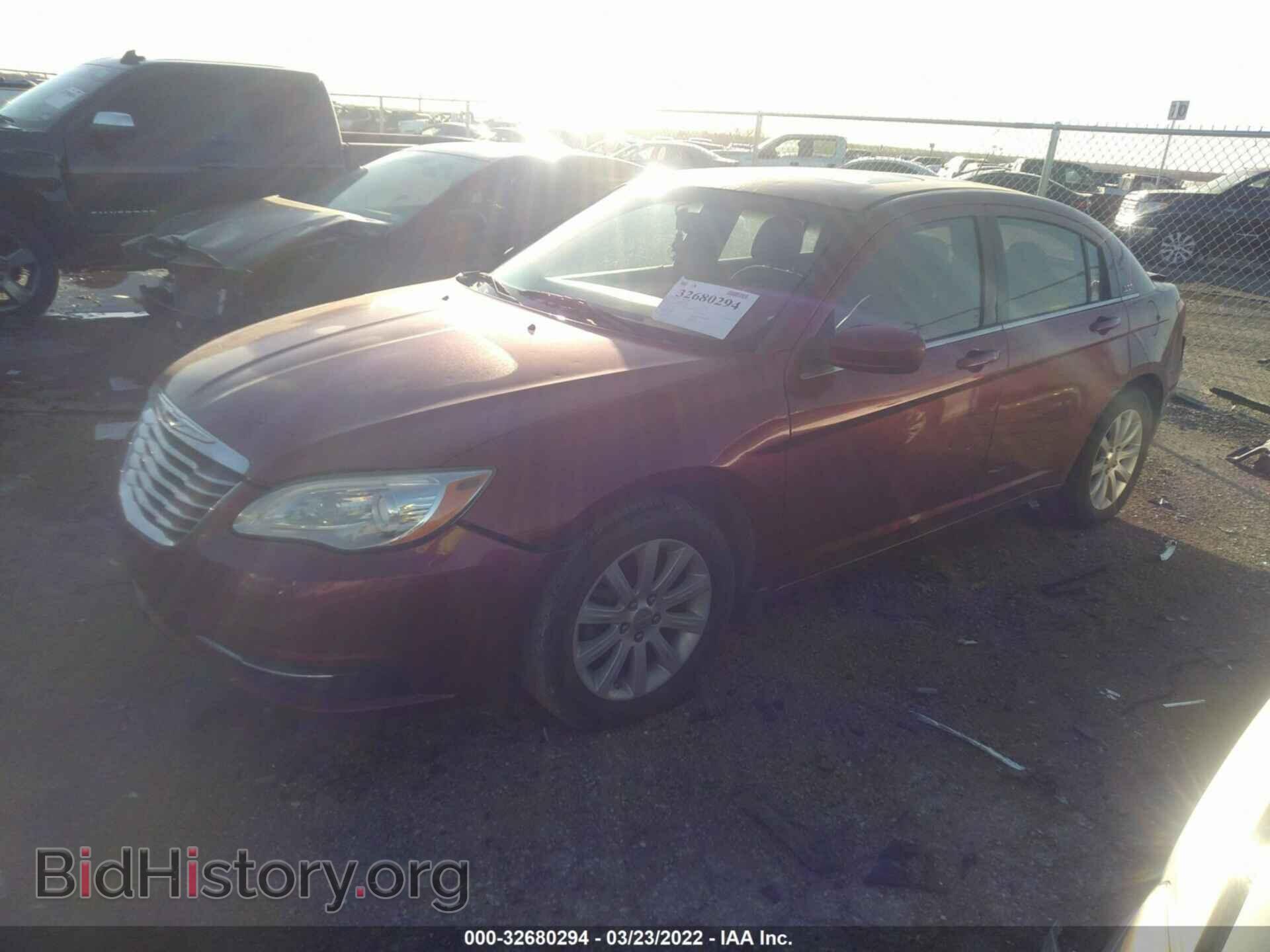 2013 CHRYSLER 200 - VIN: 1C3CCBBB2DN525461 - Фото 2