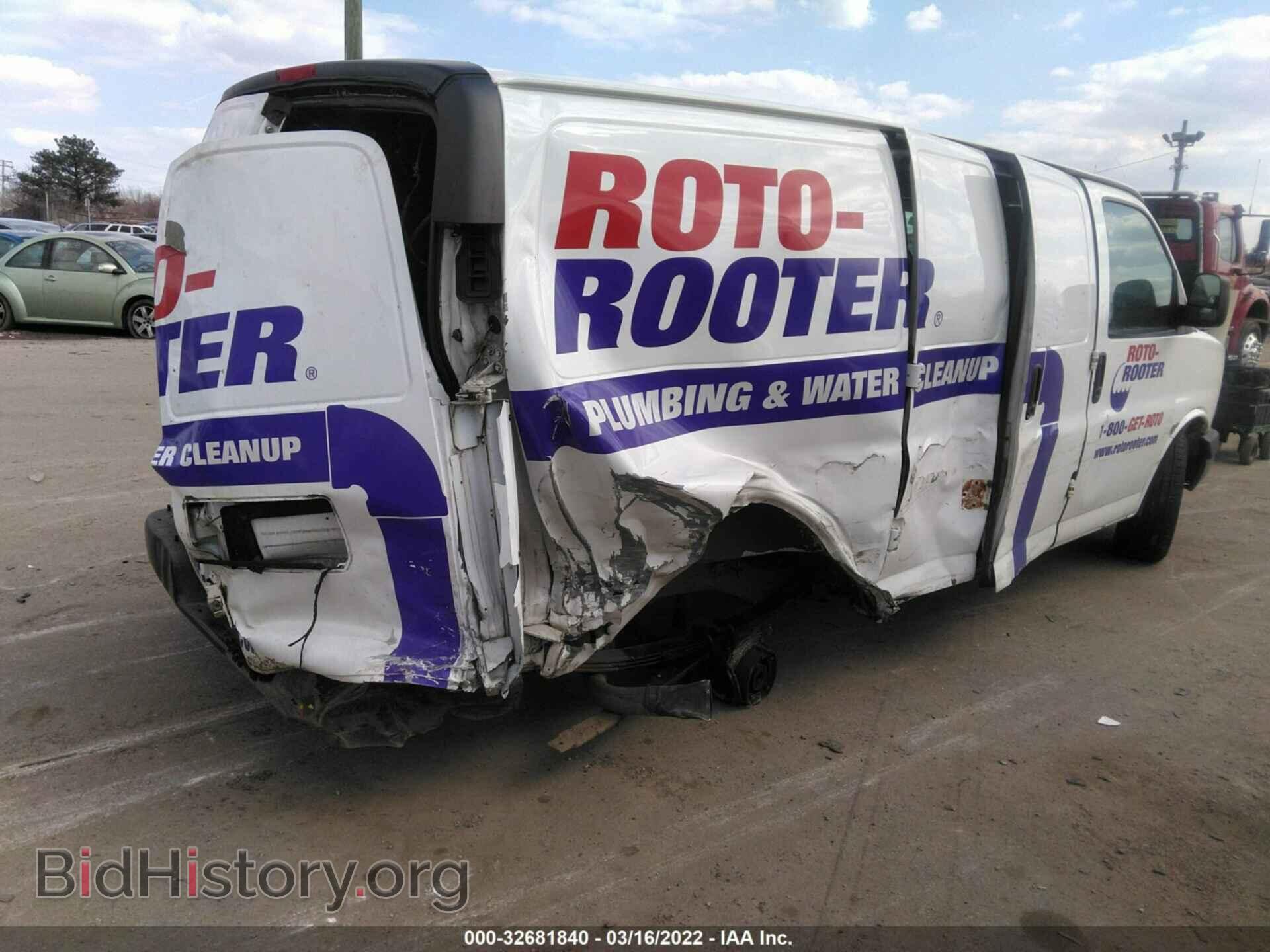 2010 CHEVROLET EXPRESS CARGO VAN - VIN: 1GCZGFBA8A1181663 - Photo 4
