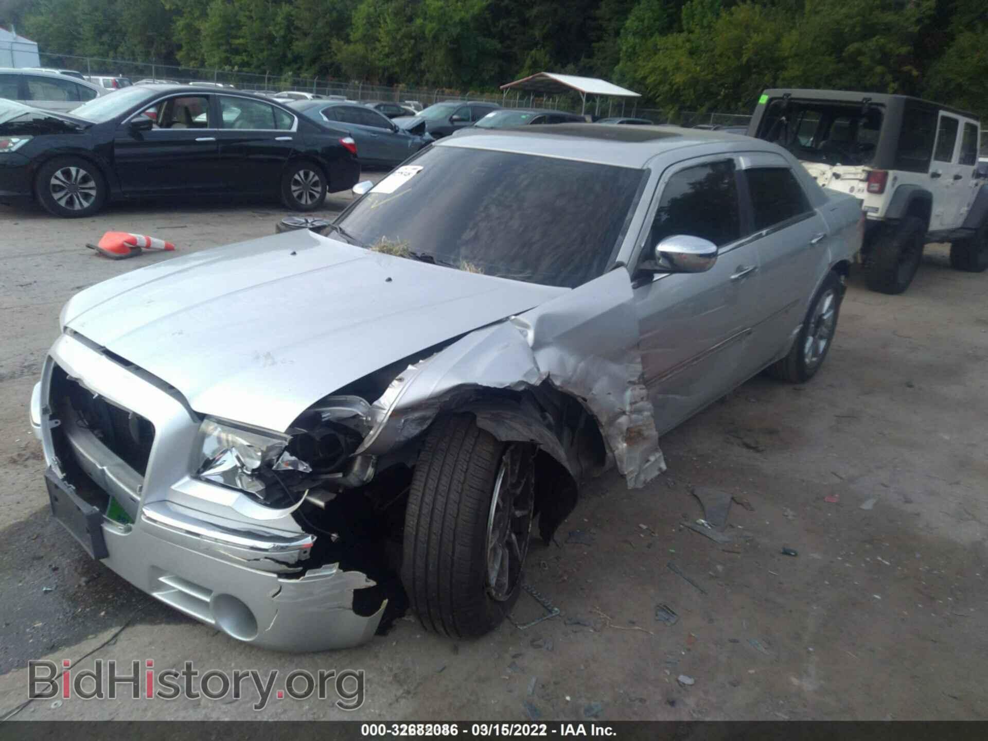 2010 CHRYSLER 300 - VIN: 2C3CA6CT8AH145159 - Фото 2