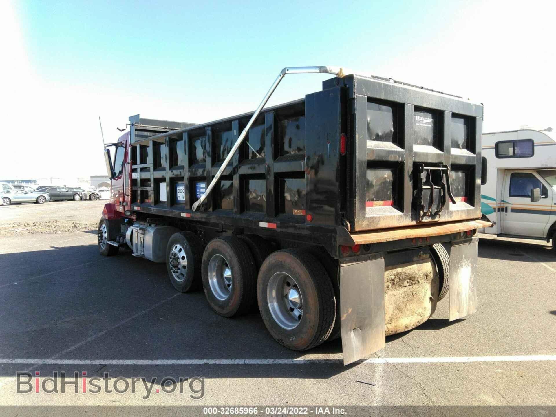 2011 VOLVO VN - VIN: 4V4NC9TH3BN298511 - Фото 3