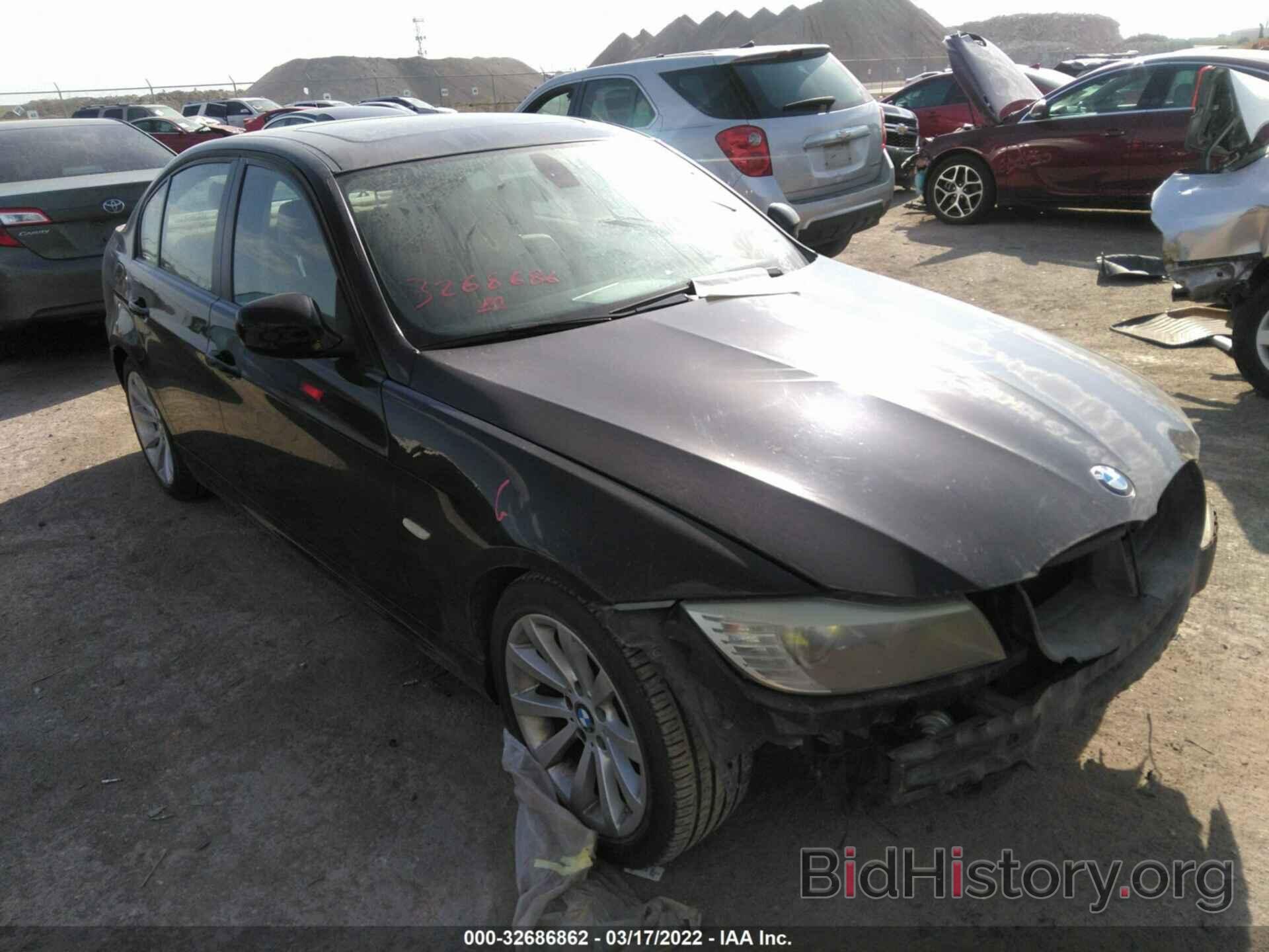 Фотография WBAPH7C58BE461196 - BMW 3 SERIES 2011