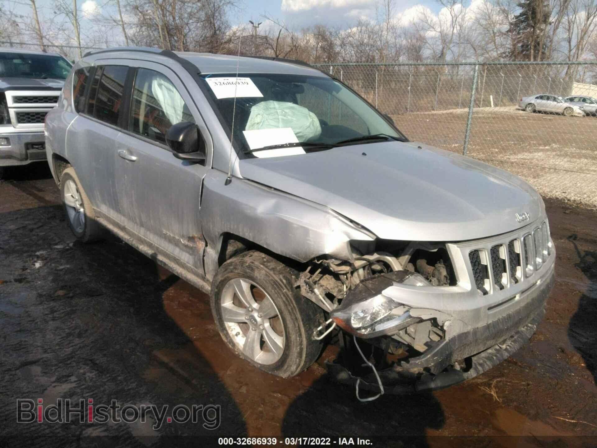 Photo 1J4NT1FB4BD165874 - JEEP COMPASS 2011