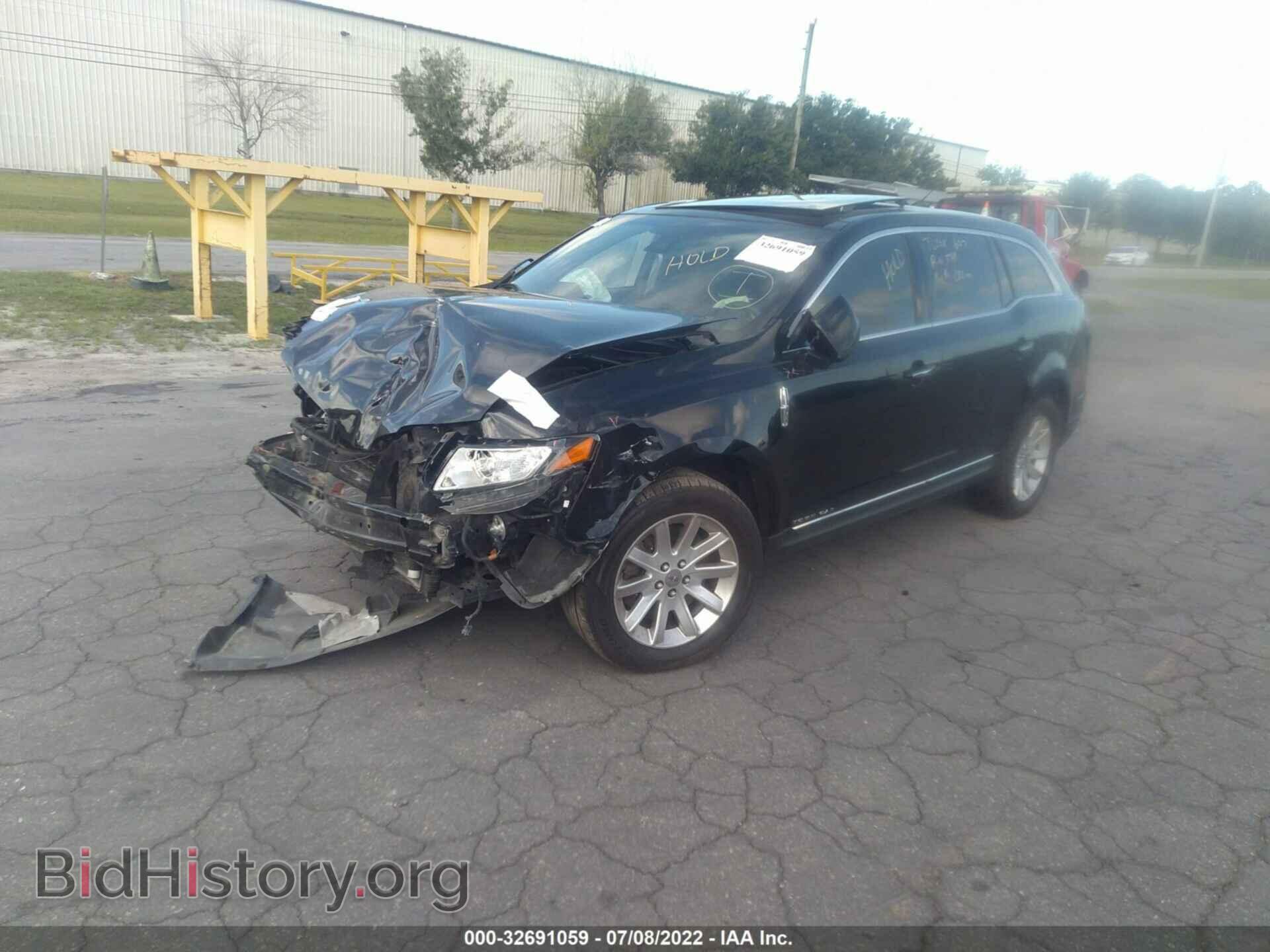 2017 LINCOLN MKT - VIN: 2LMHJ5NK1HBL00762 - Фото 2