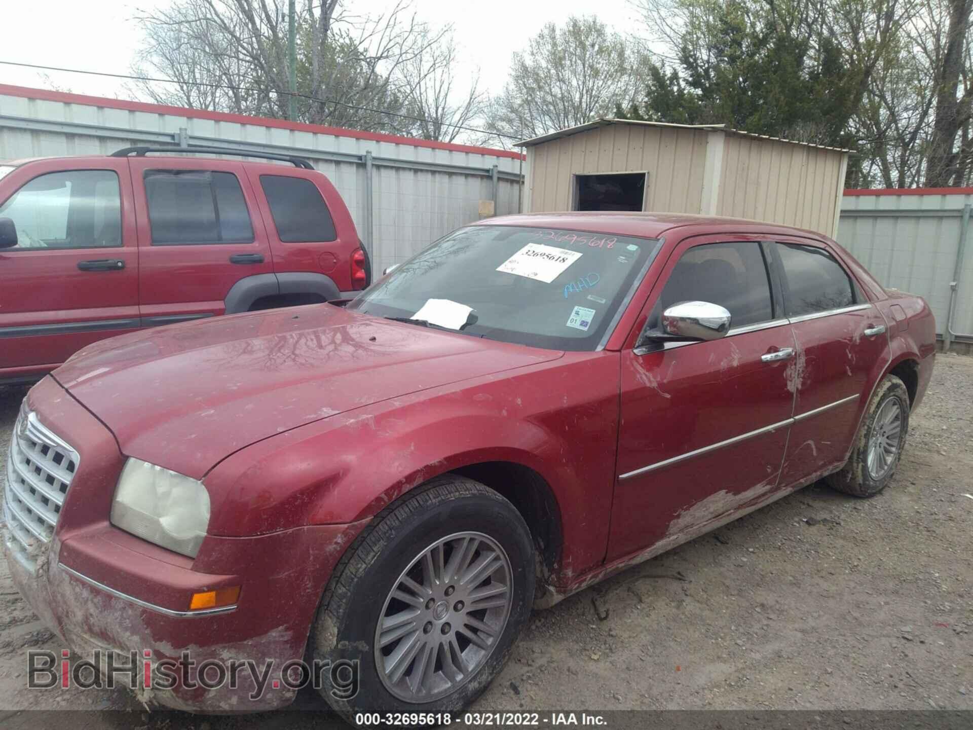 2010 CHRYSLER 300 - VIN: 2C3CA5CV9AH301821 - Фото 2