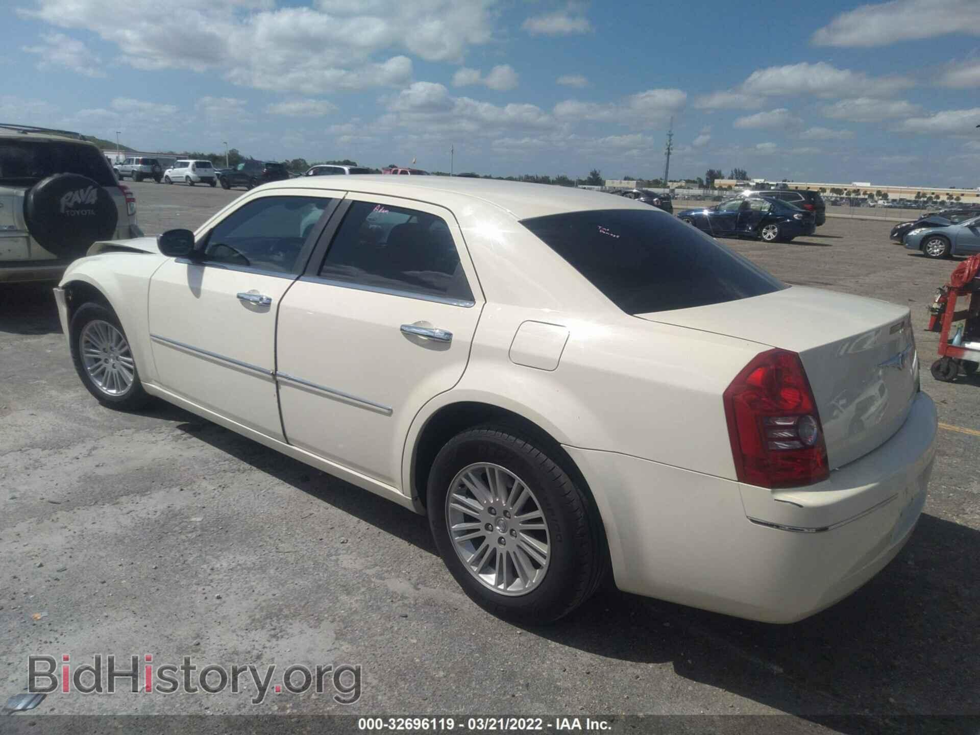 2010 CHRYSLER 300 - VIN: 2C3CA4CD9AH196067 - Фото 3