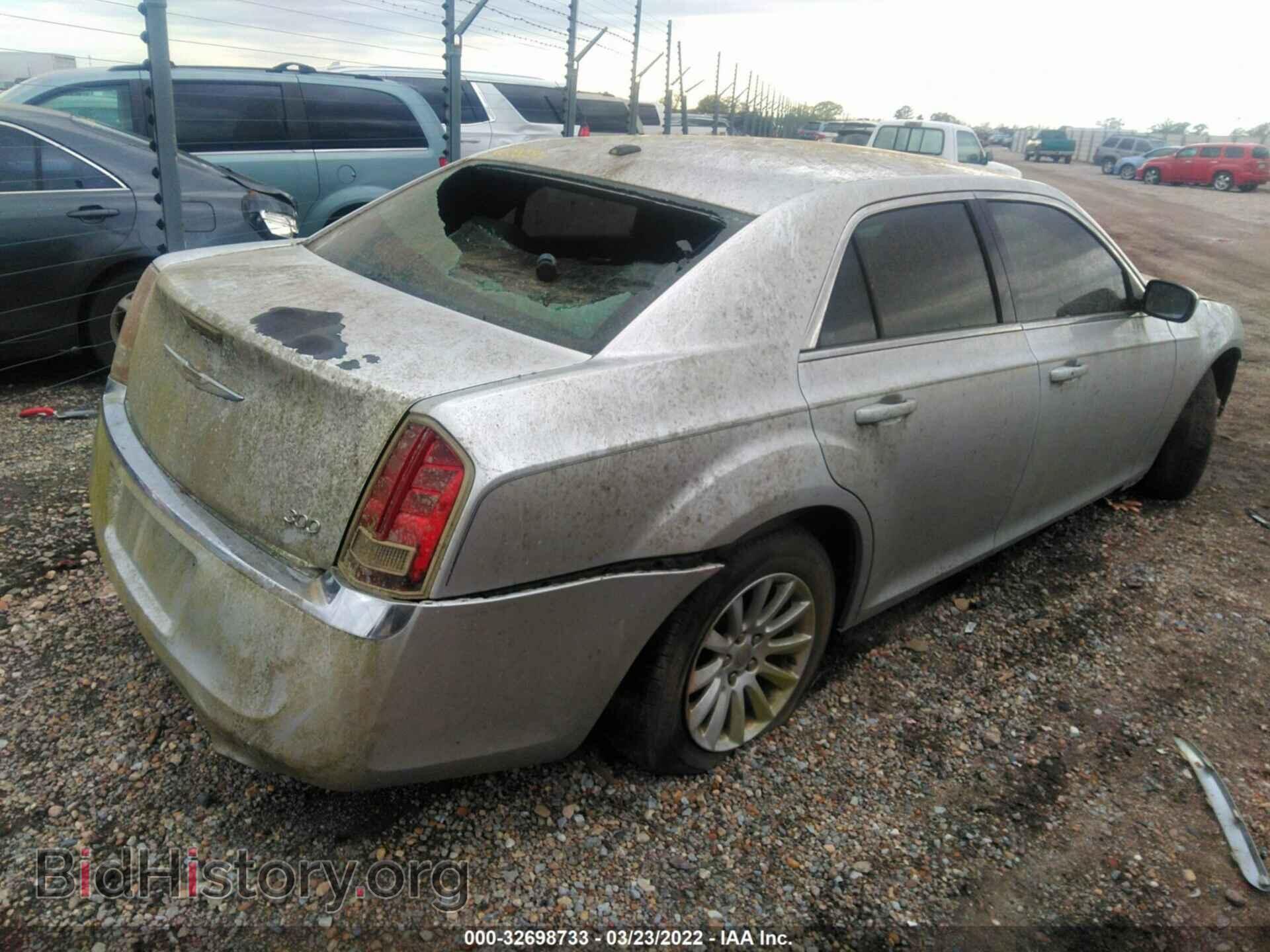 2012 CHRYSLER 300 - VIN: 2C3CCAAG2CH116858 - Фото 4