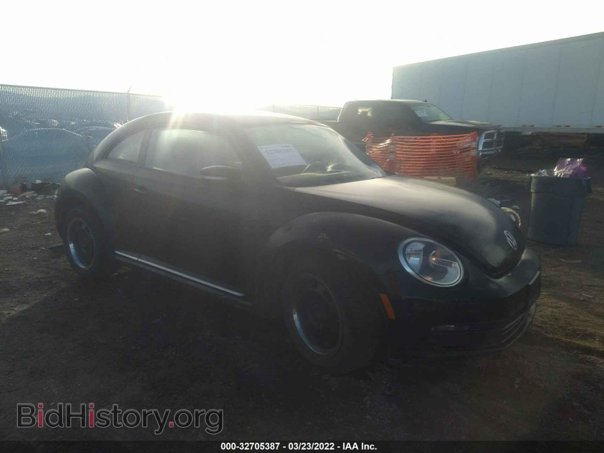 Photo 3VWJP7AT6CM606564 - VOLKSWAGEN BEETLE 2012