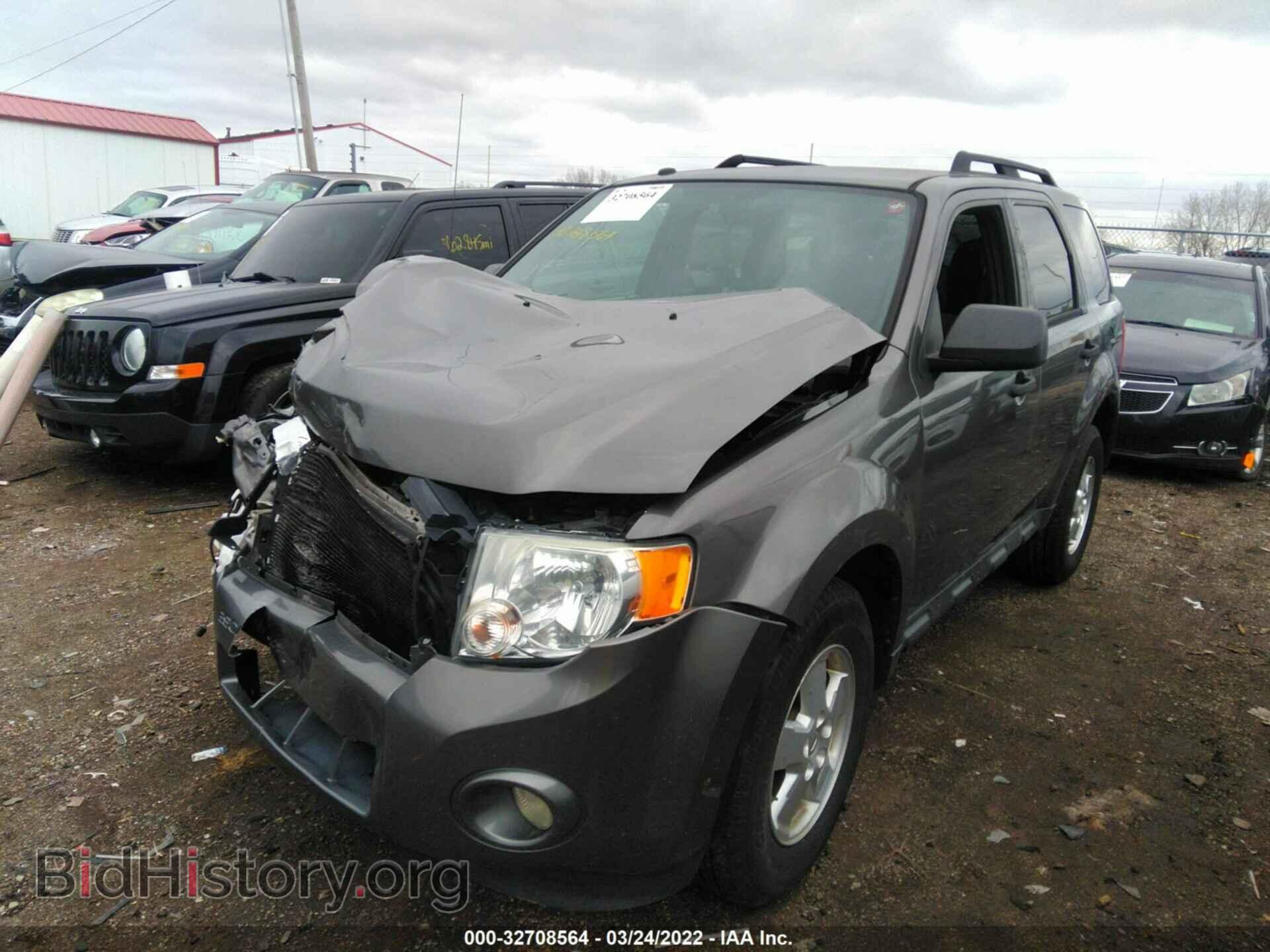 2011 FORD ESCAPE - VIN: 1FMCU0D73BKB74205 - Фото 2