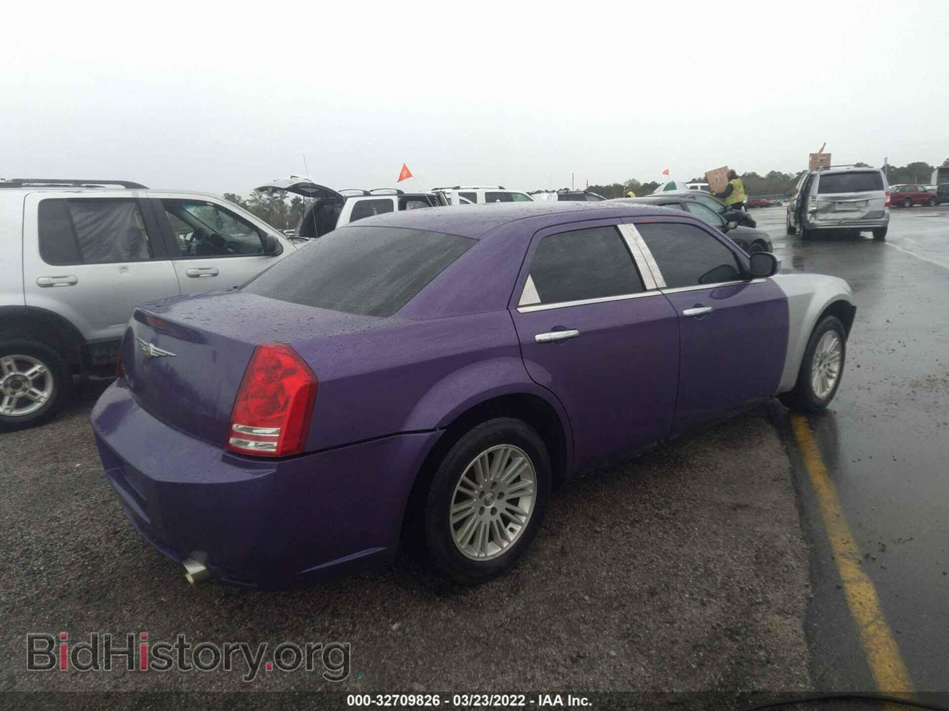 2010 CHRYSLER 300 - VIN: 2C3CA4CD1AH329100 - Фото 4