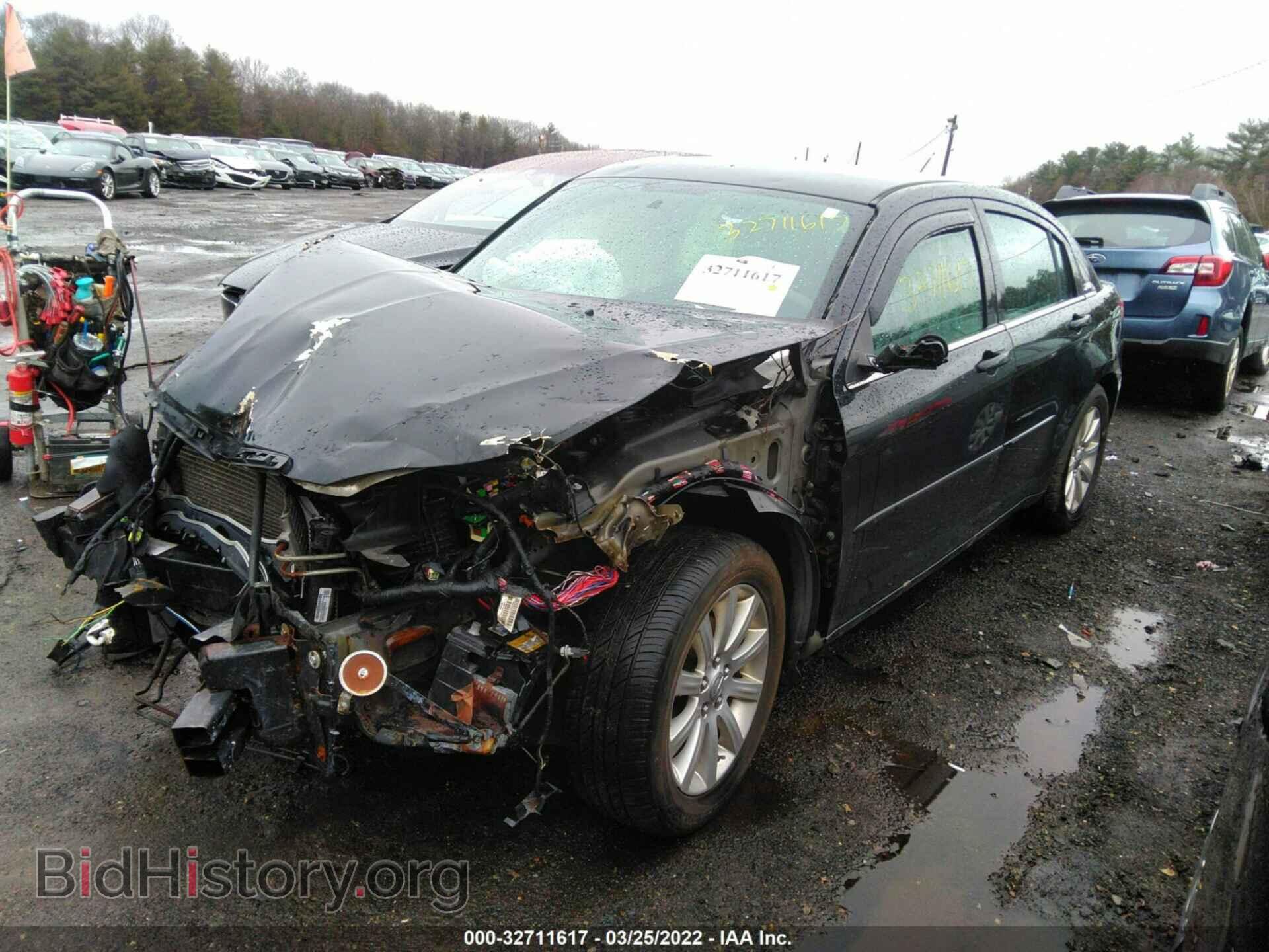 2013 CHRYSLER 200 - VIN: 1C3CCBBB3DN732702 - Photo 2