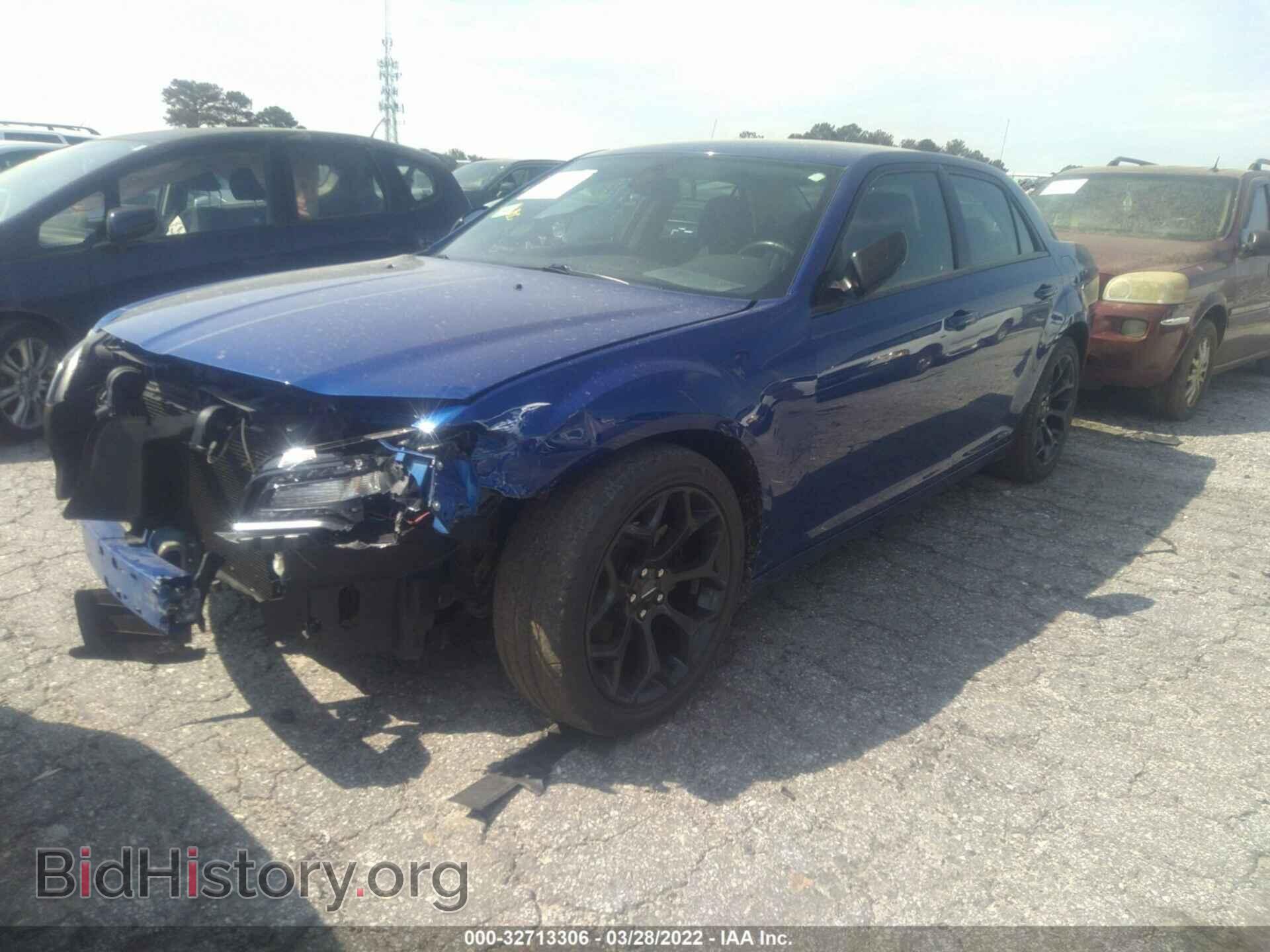 2019 CHRYSLER 300 - VIN: 2C3CCAAG2KH589982 - Фото 2