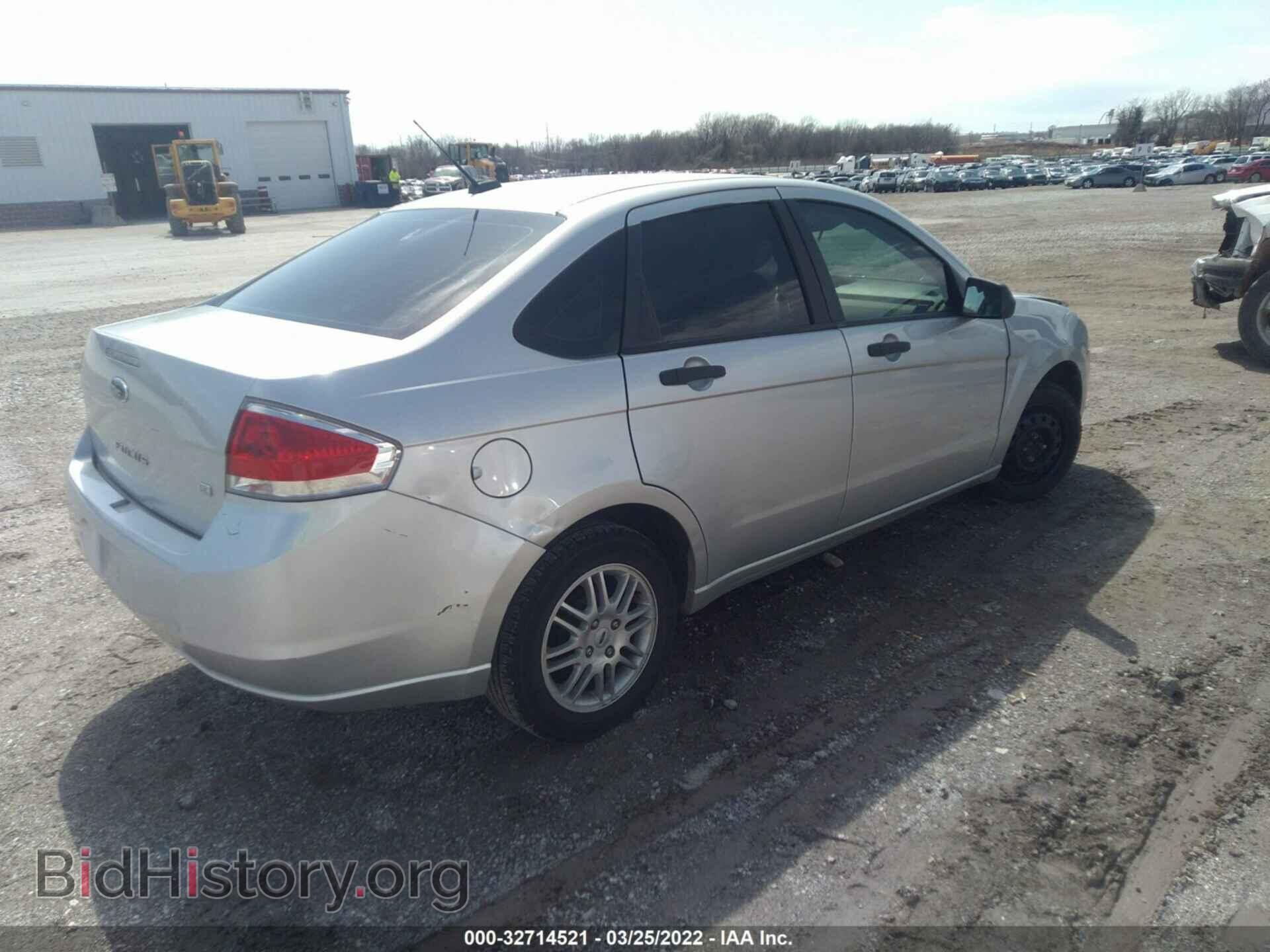 2011 FORD FOCUS - VIN: 1FAHP3FN6BW102962 - Фото 2
