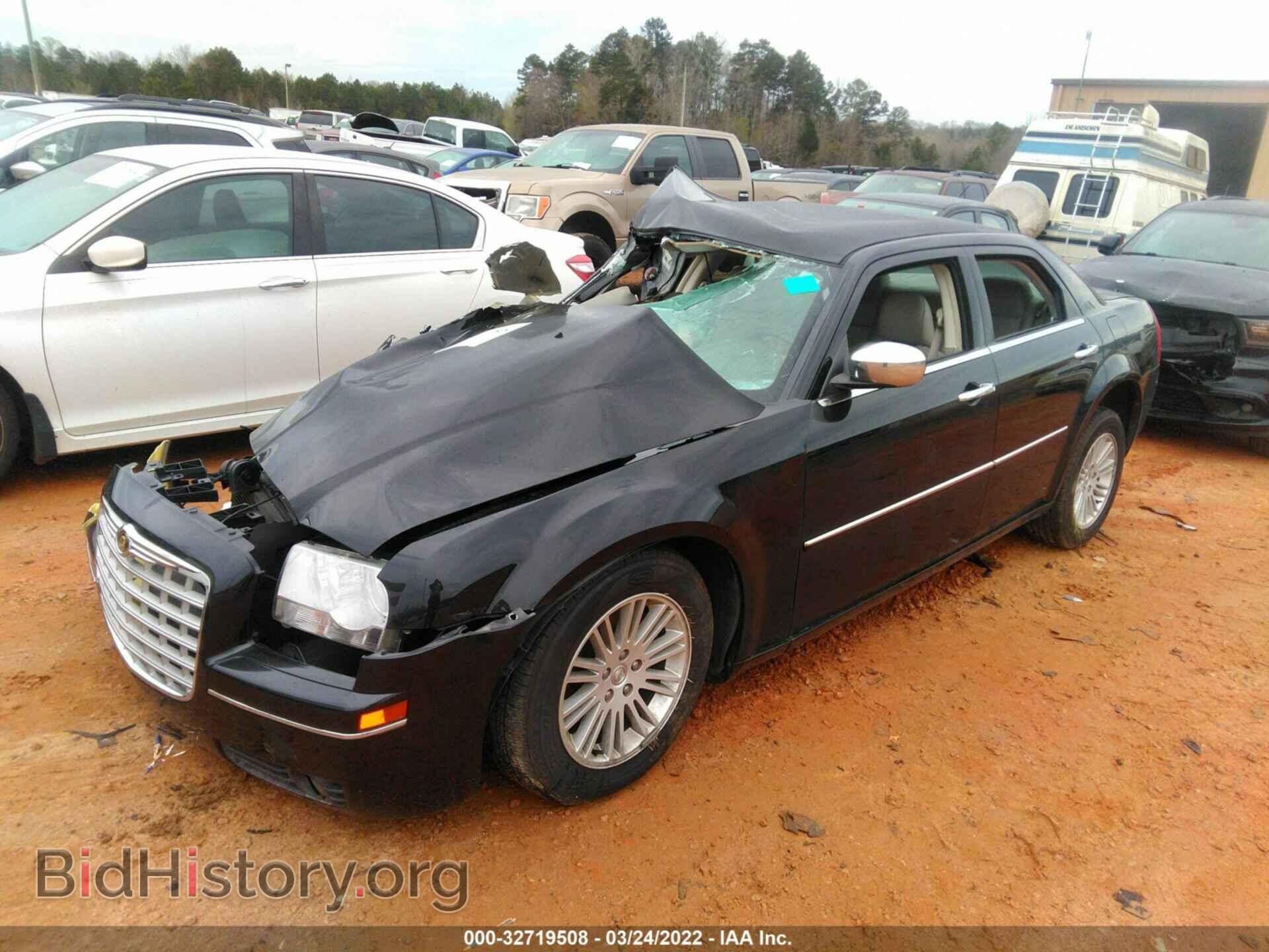 2010 CHRYSLER 300 - VIN: 2C3CA5CV3AH125803 - Фото 2