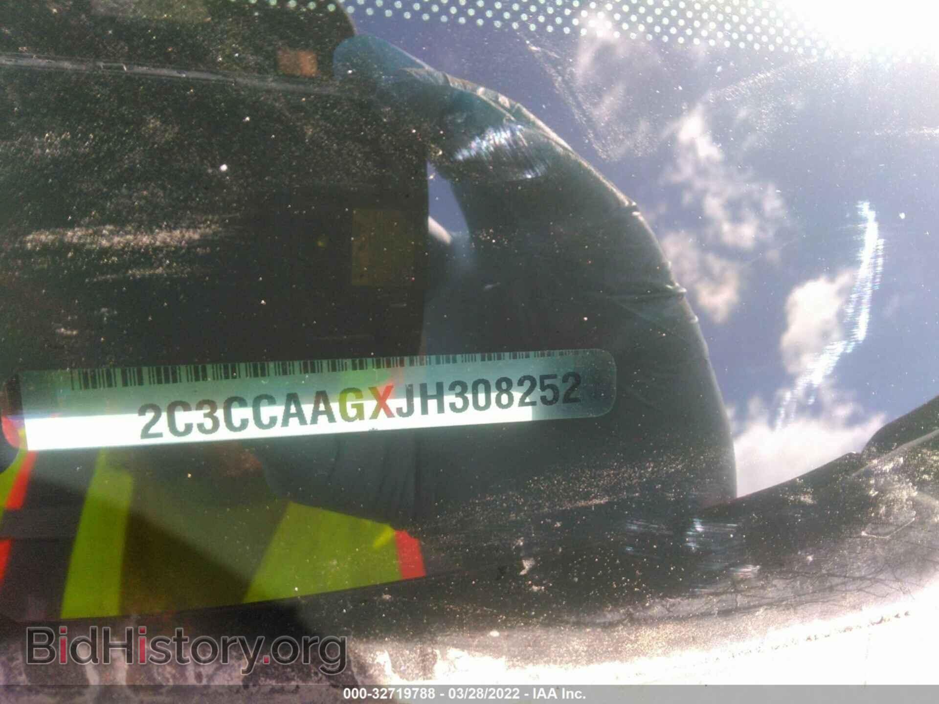 2018 CHRYSLER 300 - VIN: 2C3CCAAGXJH308252 - Фото 9