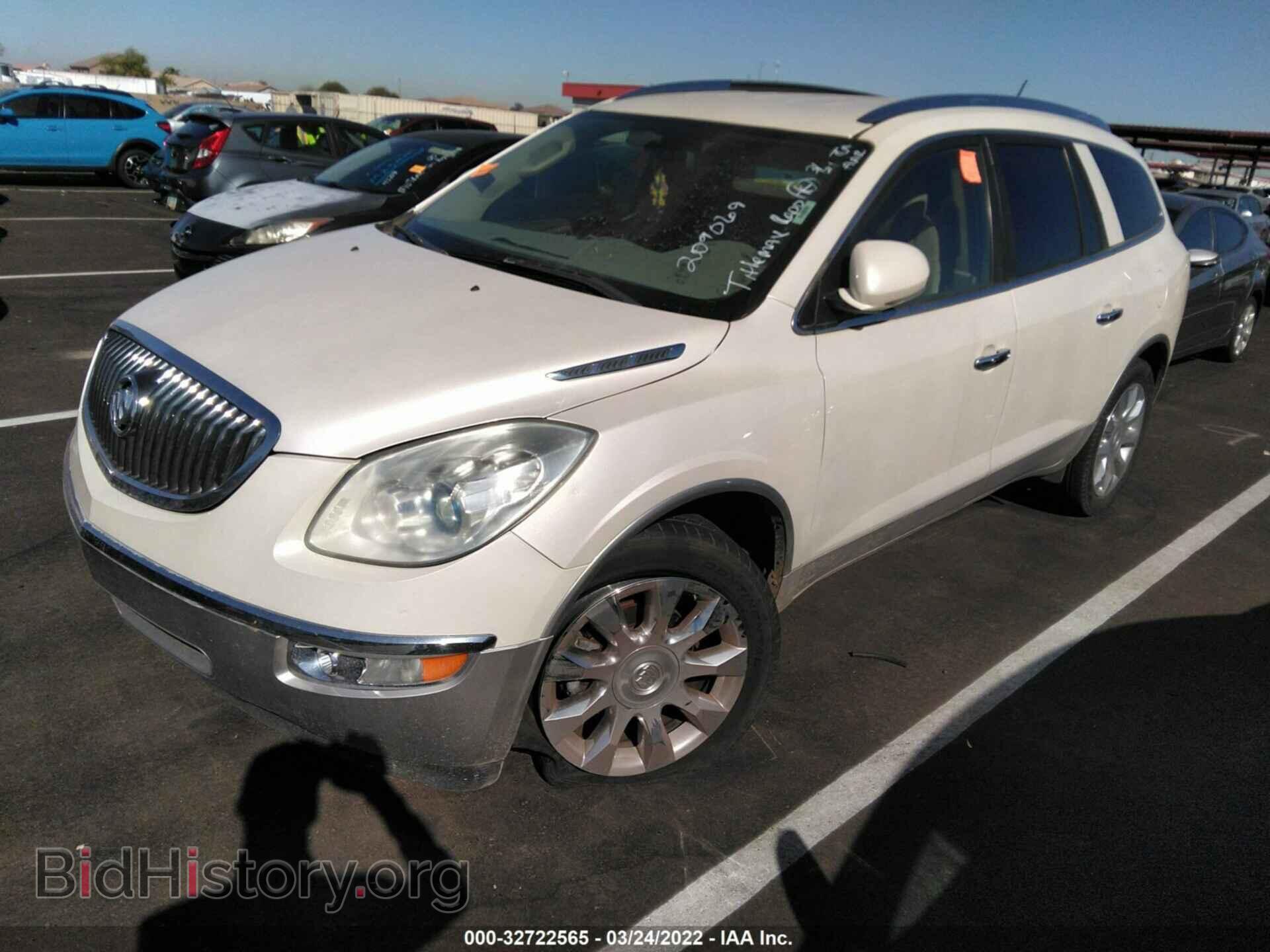 2011 BUICK ENCLAVE - VIN: 5GAKRCED2BJ209069 - Фото 2