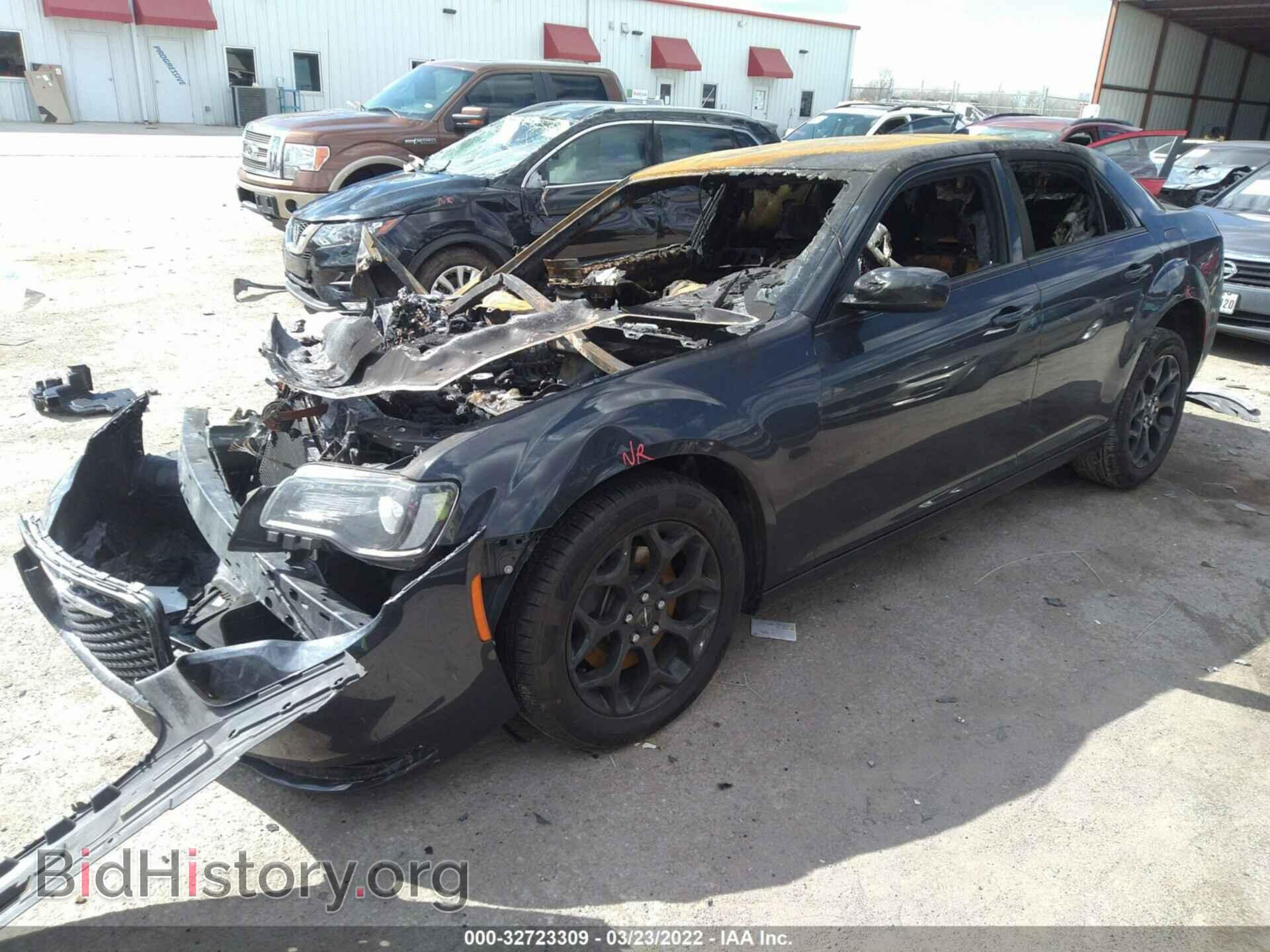 2019 CHRYSLER 300 - VIN: 2C3CCAGGXKH698455 - Фото 2