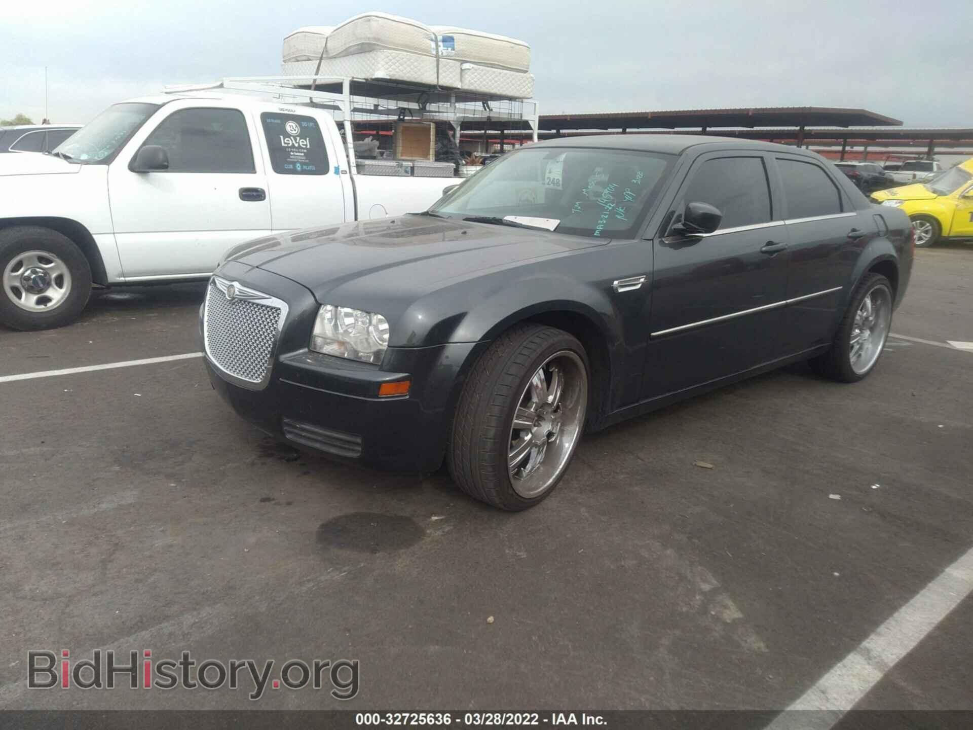 2008 CHRYSLER 300 - VIN: 2C3KA43R68H145904 - Фото 2