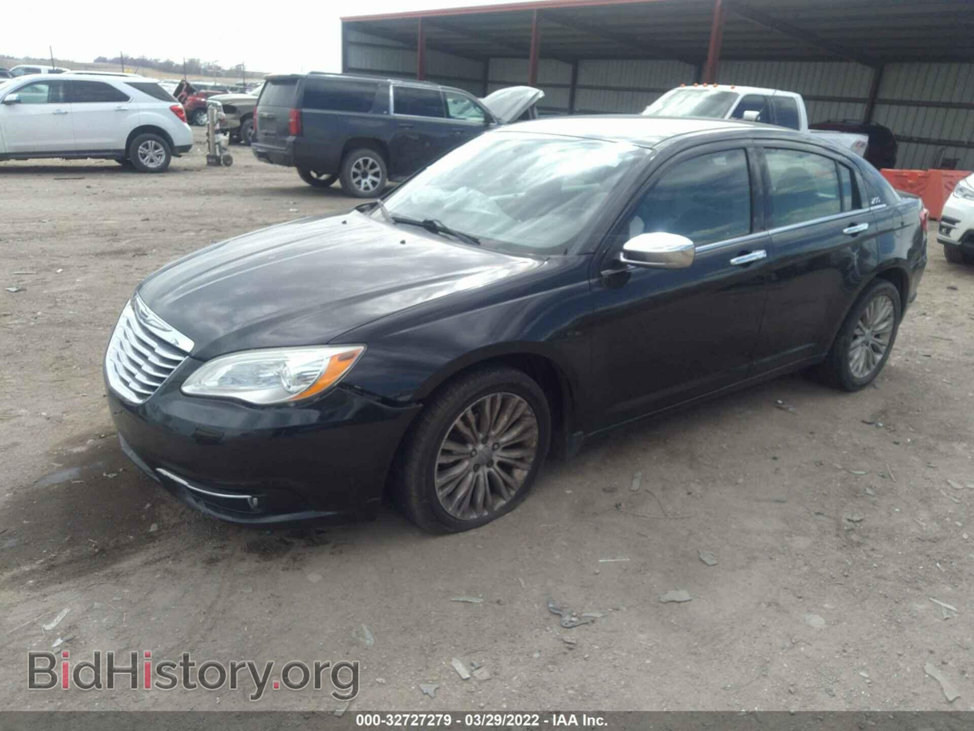 2011 CHRYSLER 200 - VIN: 1C3BC2FG9BN517663 - Фото 2