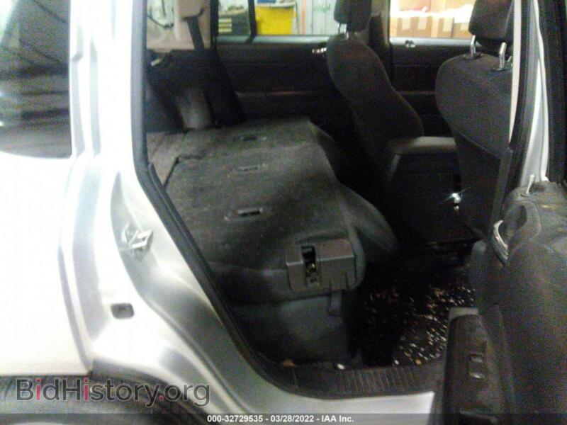 2011 Jeep COMPASS (VIN 1J4NF1FBXBD157429) — photo 8 of 12