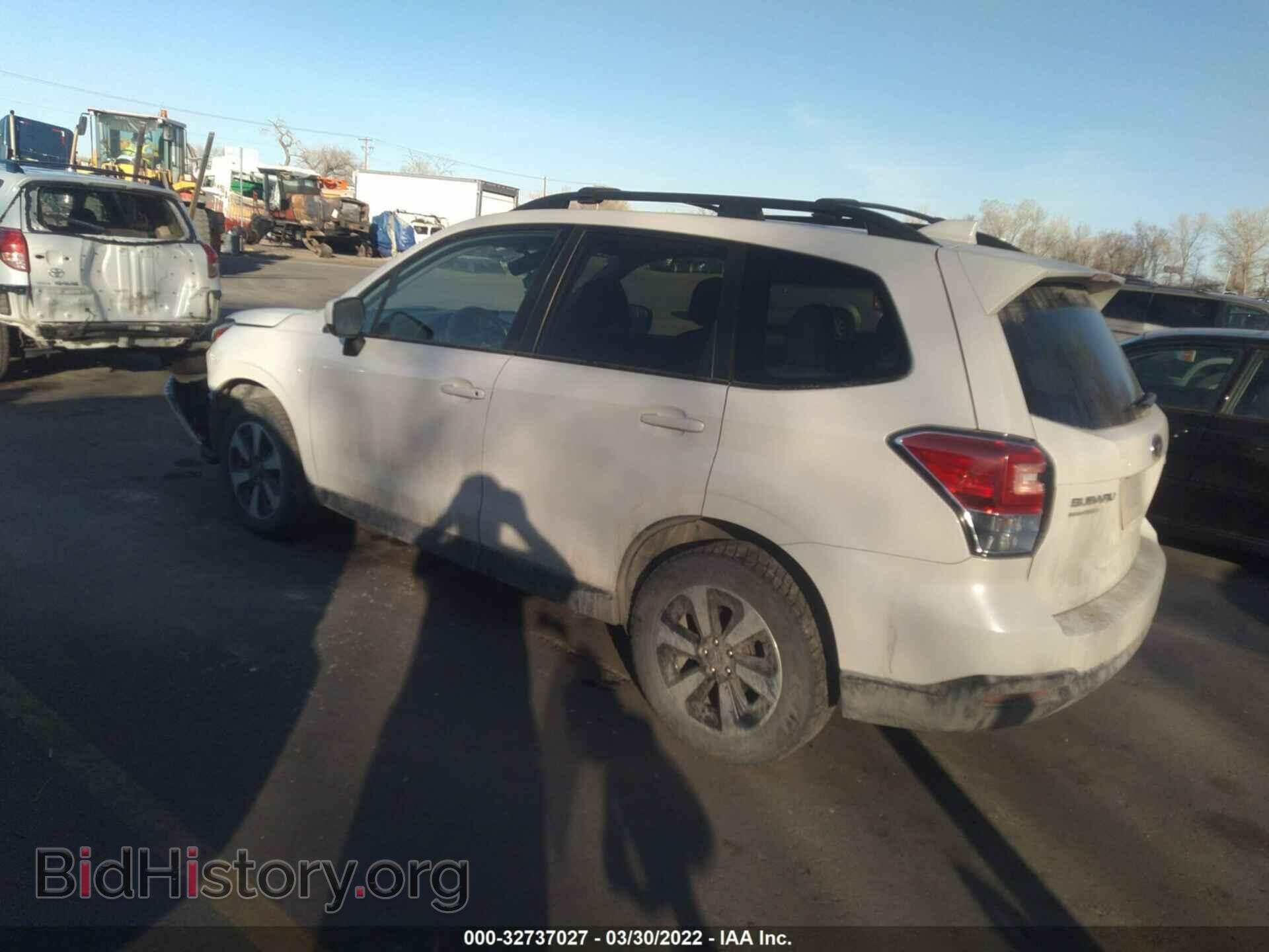 2018 SUBARU FORESTER - VIN: JF2SJAEC4JH588715 - Фото 3
