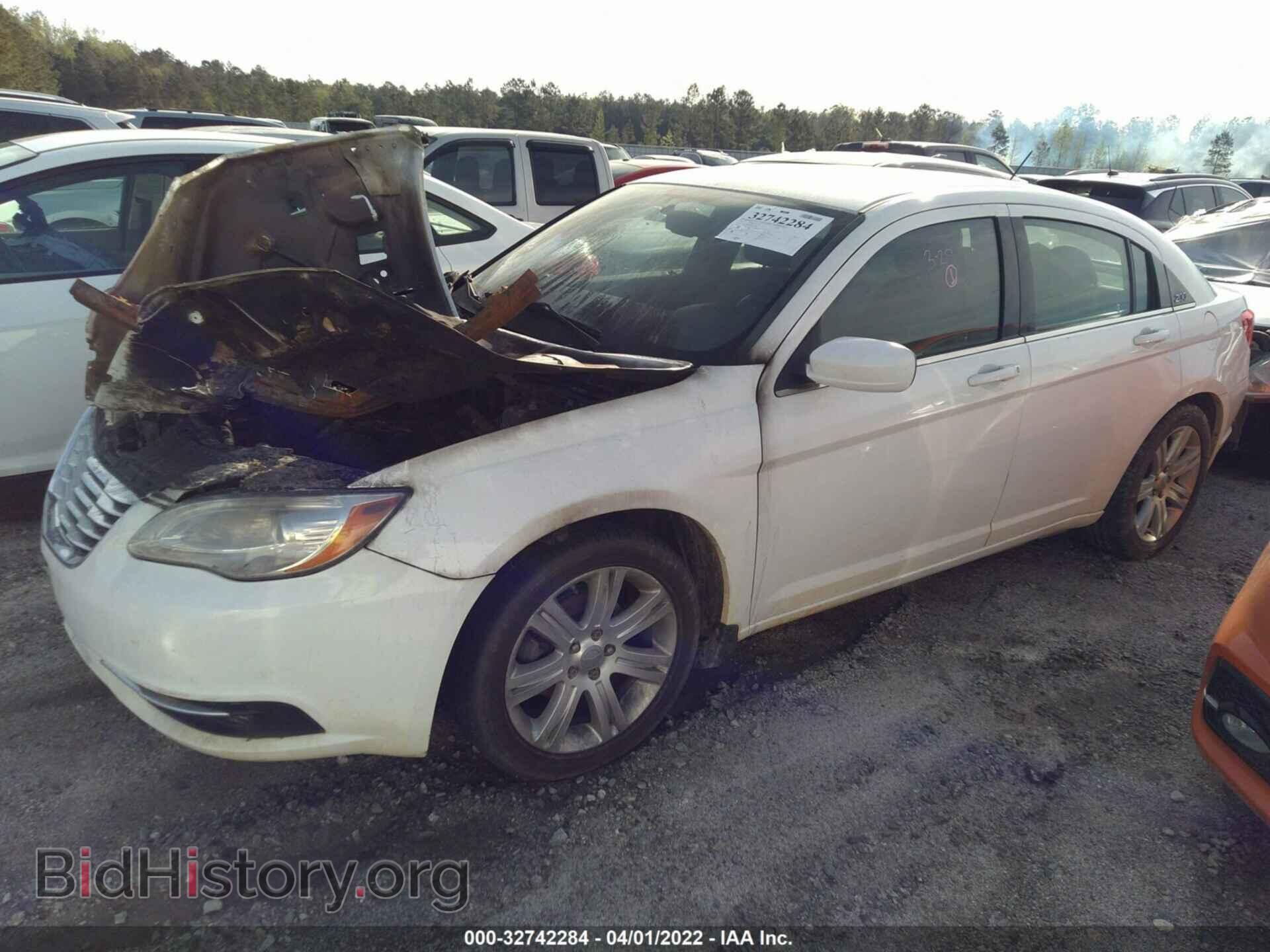 2013 CHRYSLER 200 - VIN: 1C3CCBBB9DN618736 - Фото 2