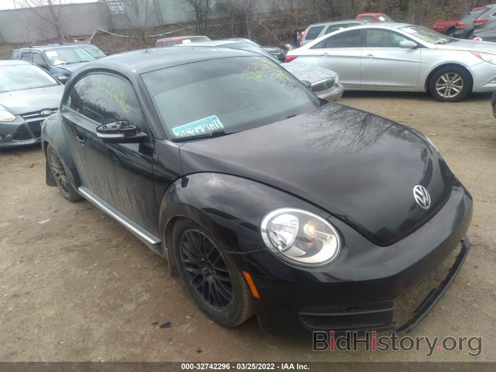 Photo 3VWHP7AT4CM627606 - VOLKSWAGEN BEETLE 2012