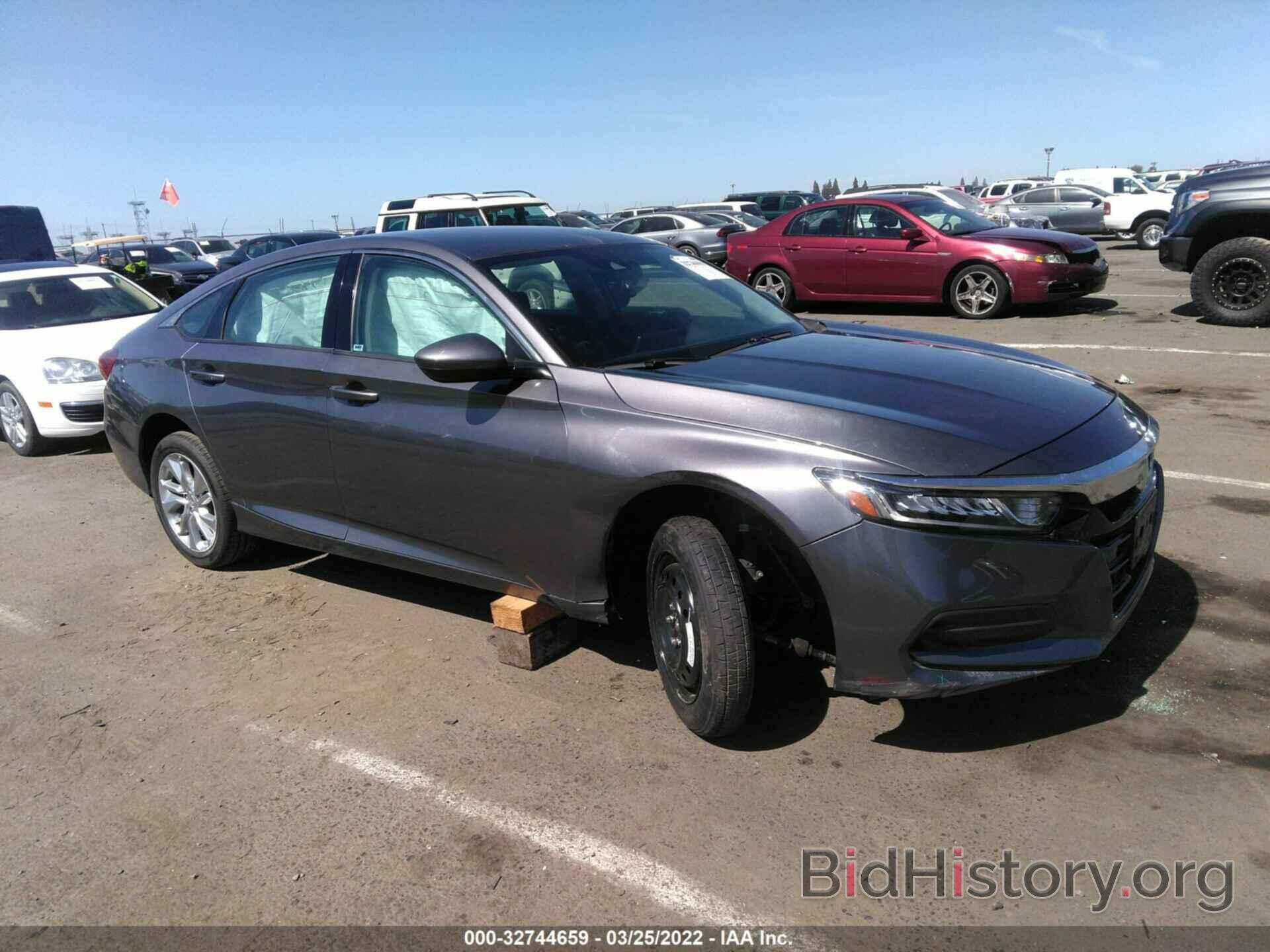 Photo 1HGCV1F16JA227677 - HONDA ACCORD SEDAN 2018