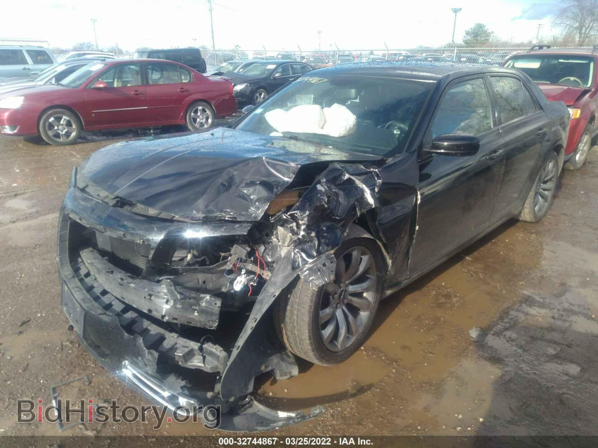 2014 CHRYSLER 300 - VIN: 2C3CCABG9EH272977 - Фото 2