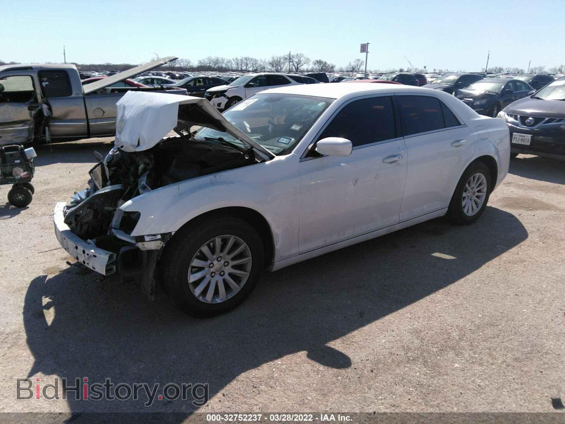 2013 CHRYSLER 300 - VIN: 2C3CCAAG9DH657195 - Фото 2